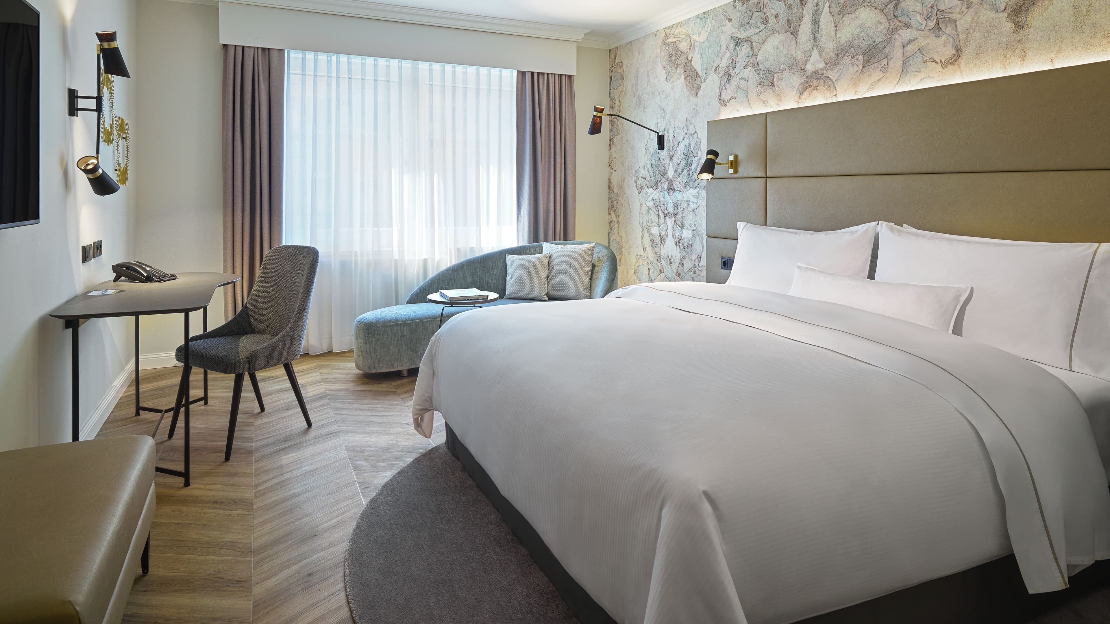 Deluxe Room - Image 4