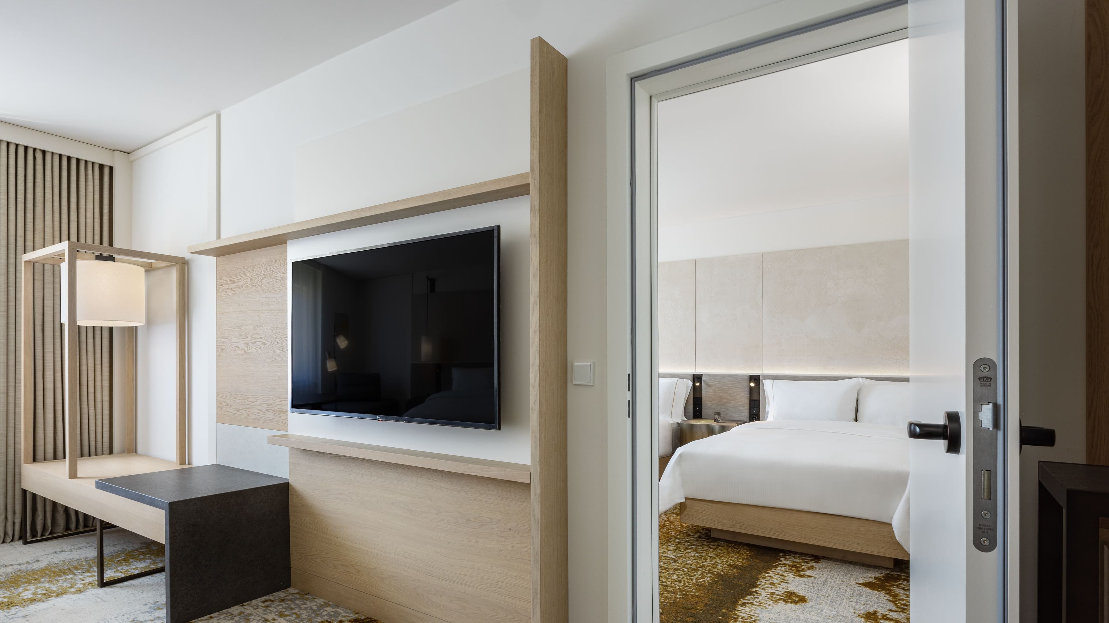Deluxe Guest room - Image 3