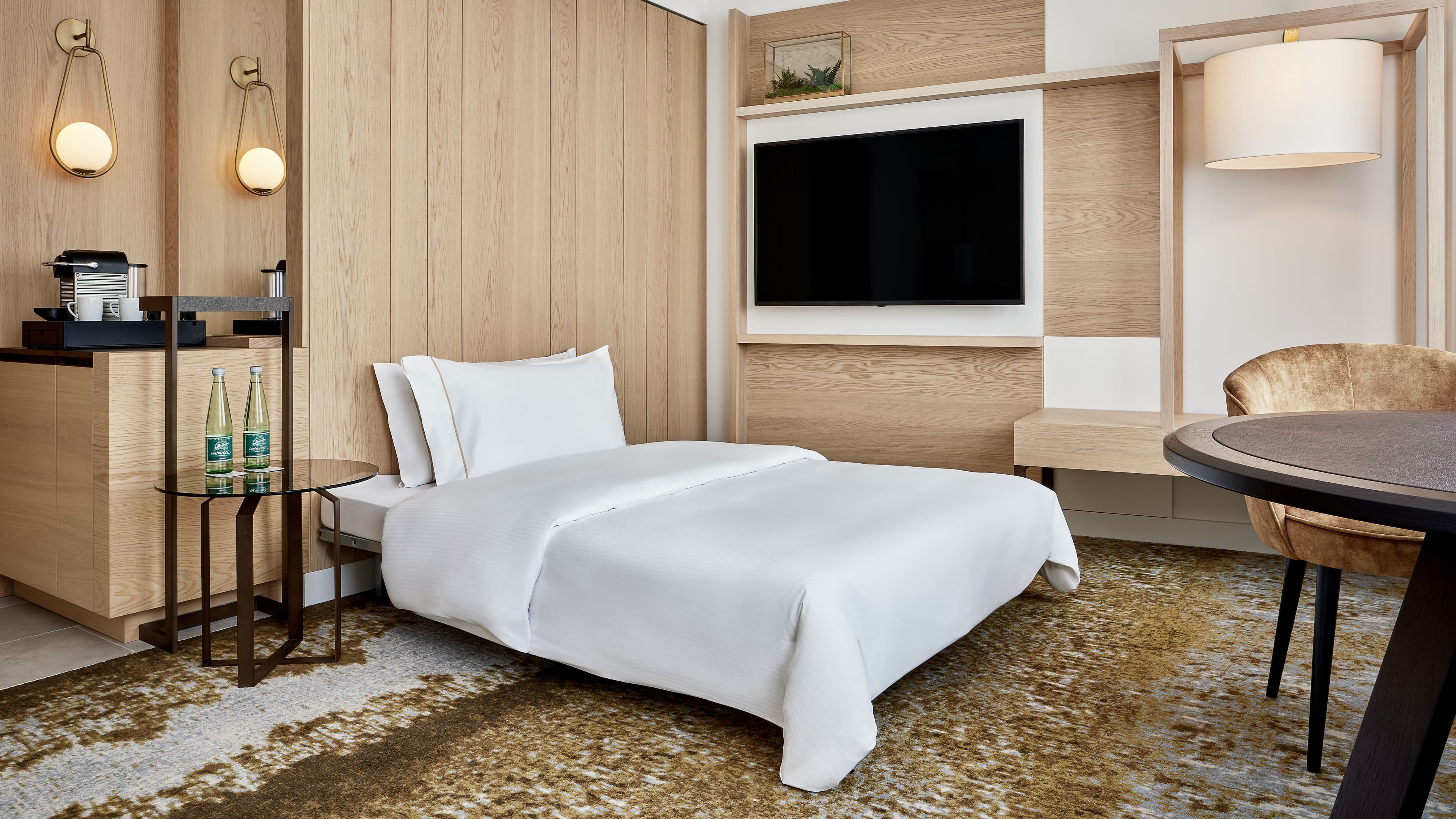 Deluxe Guest room - Image 14