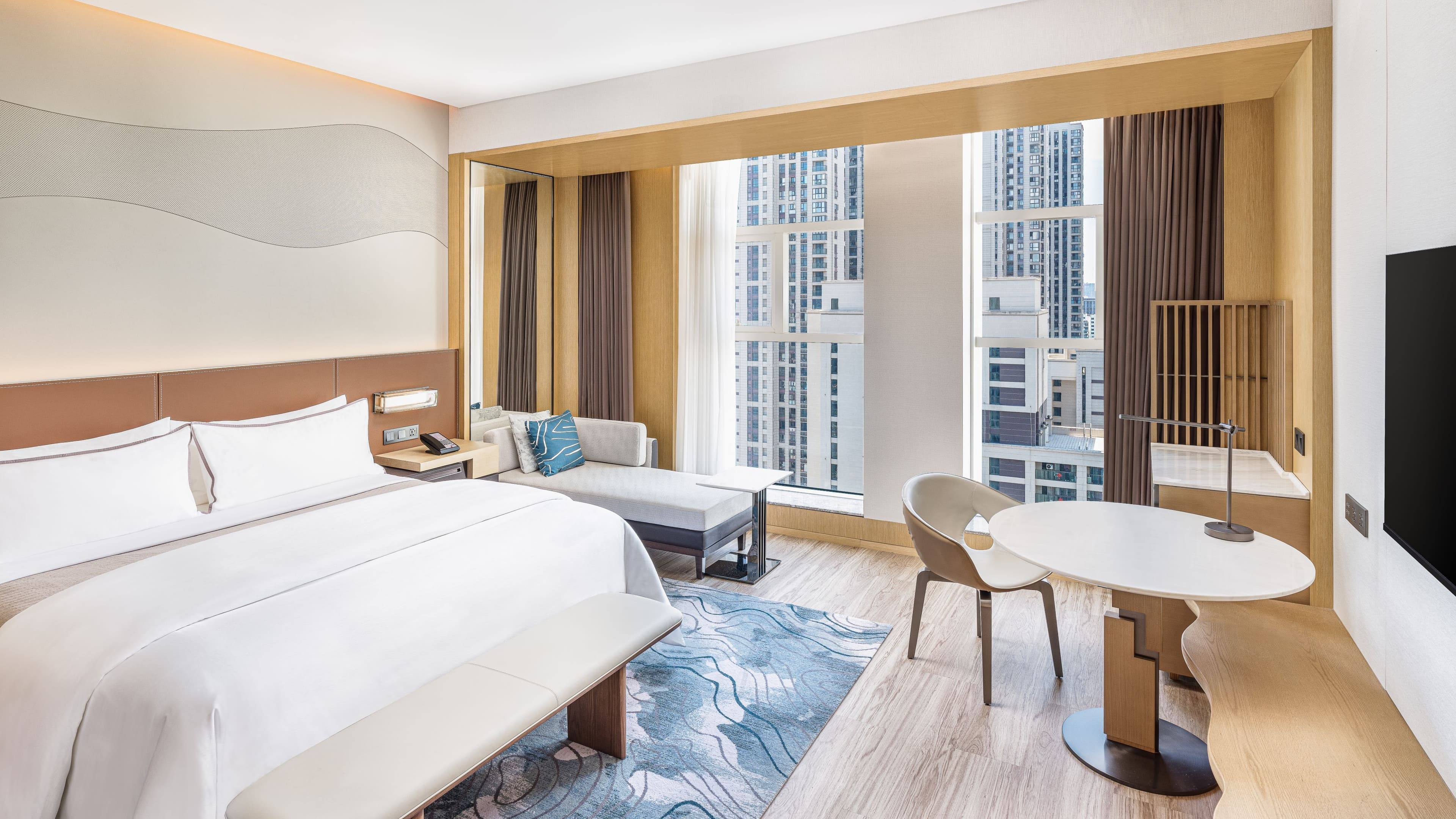 Deluxe King Room - Image 1