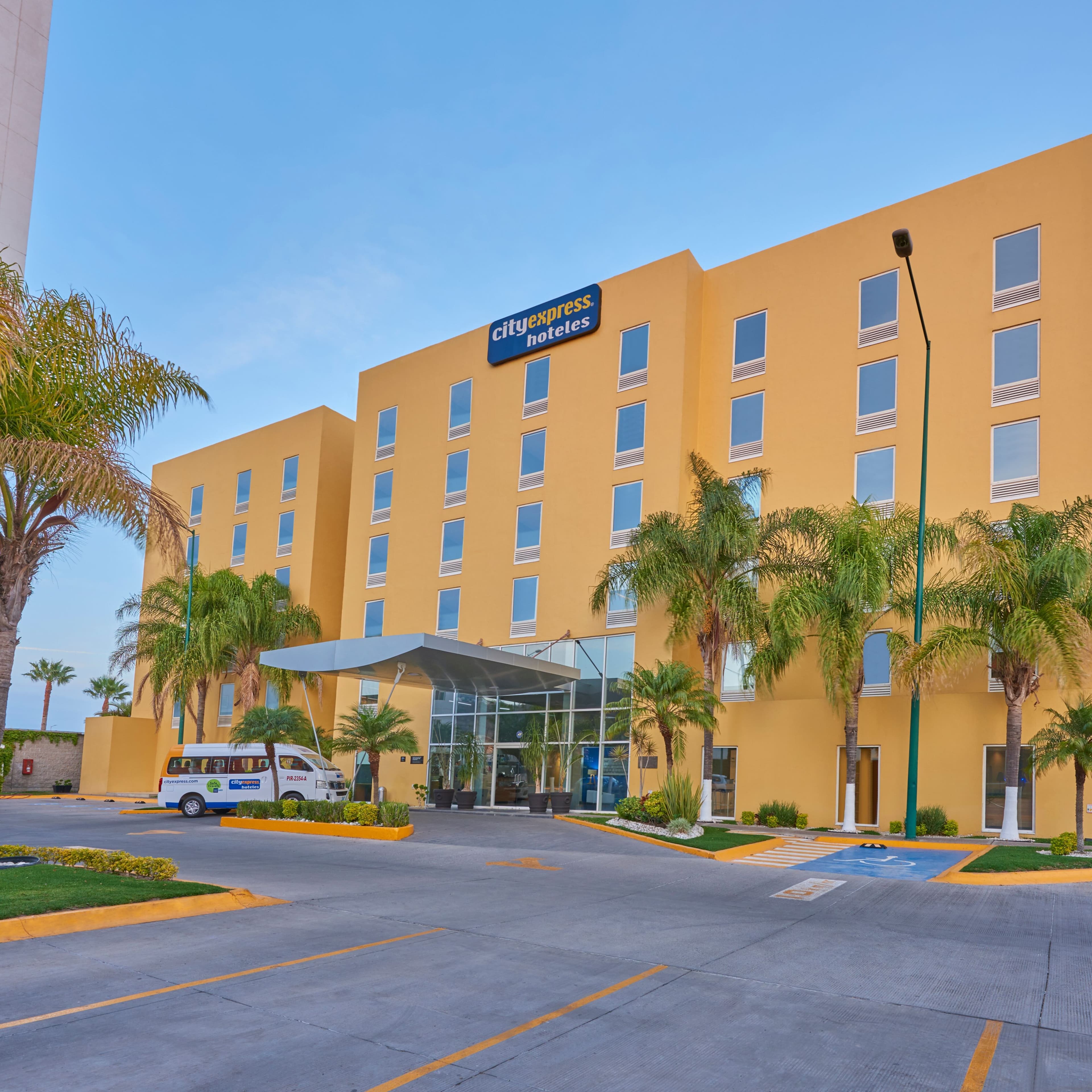 City Express by Marriott Irapuato - Image 1