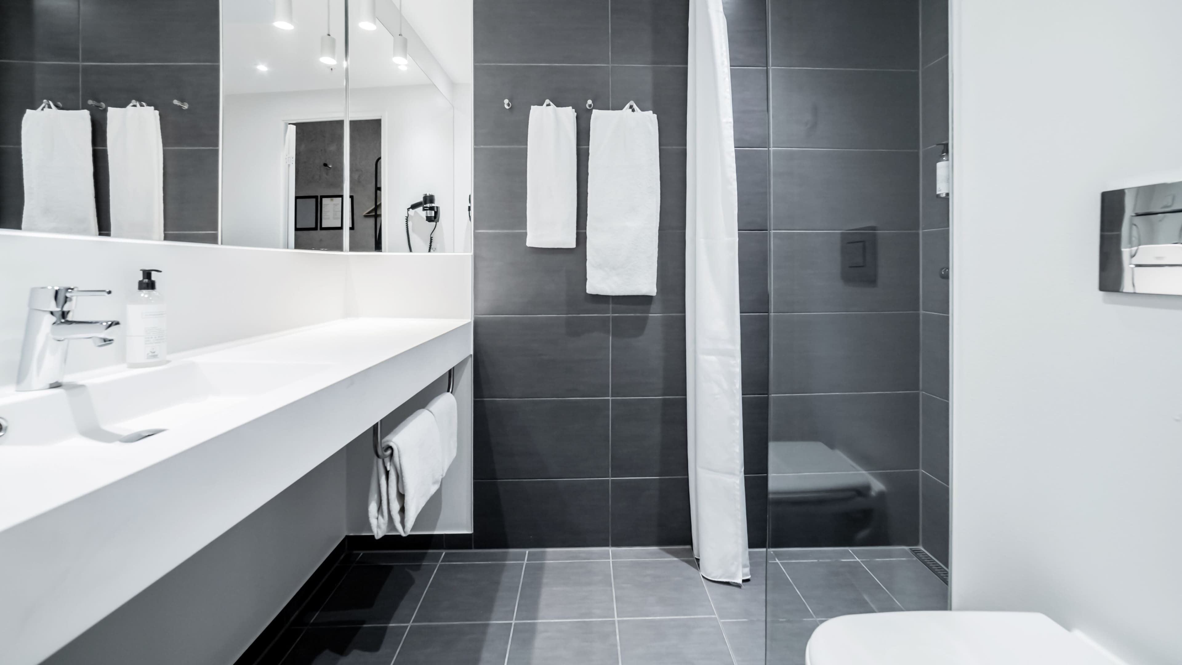 Standard Double Room - Image 6