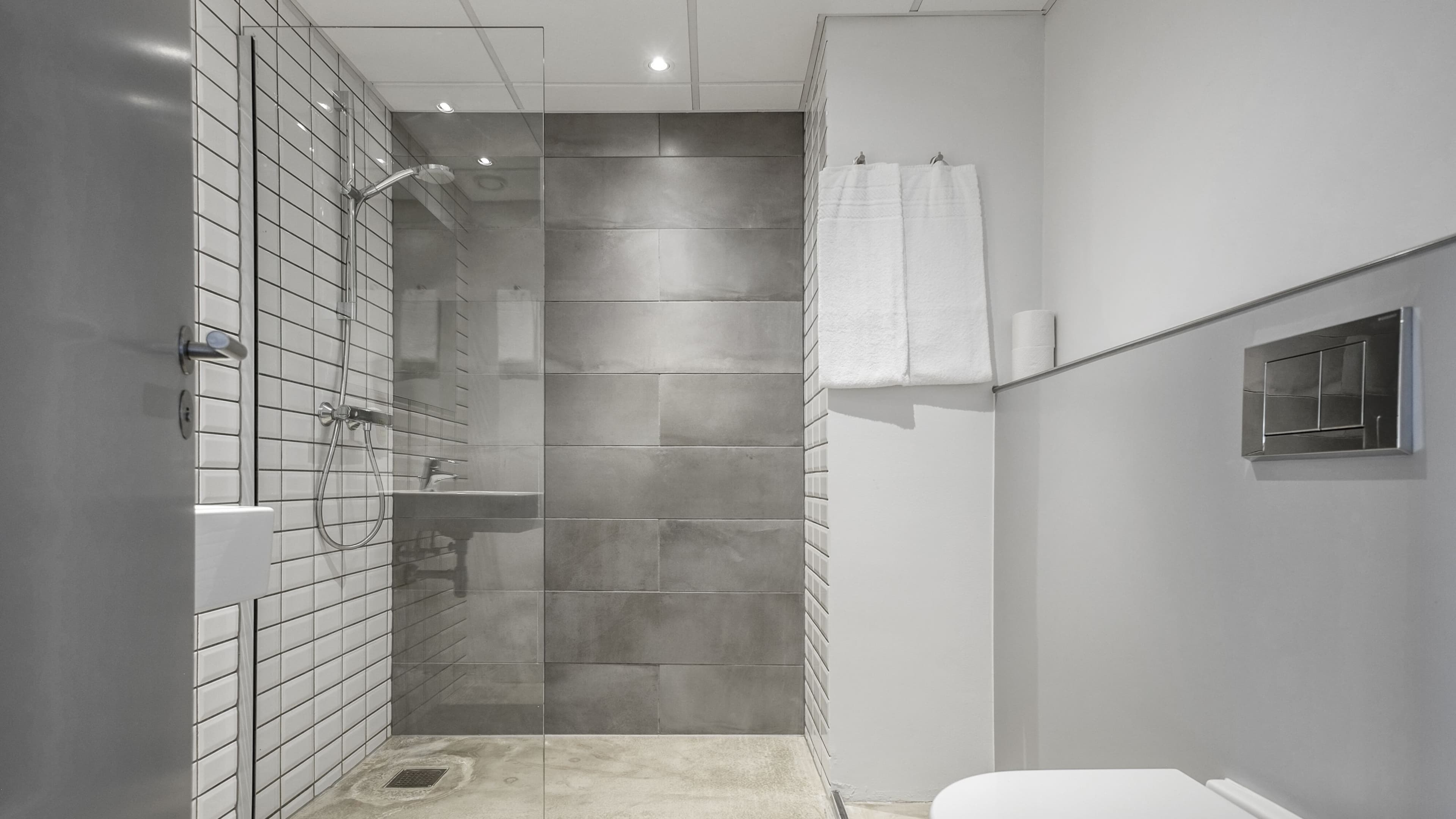 Standard Double Room - Image 8