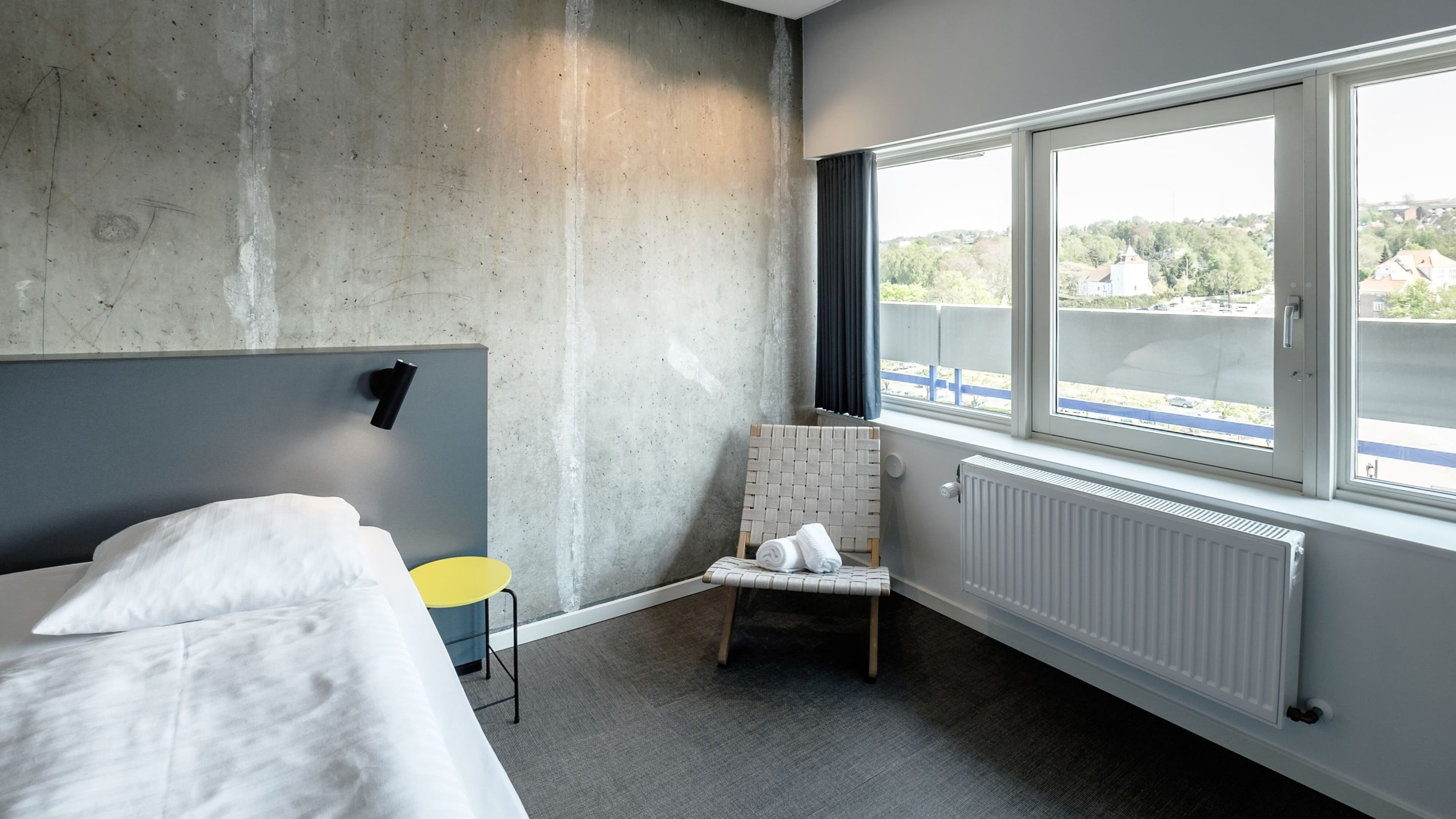Standard Double Room - Image 7