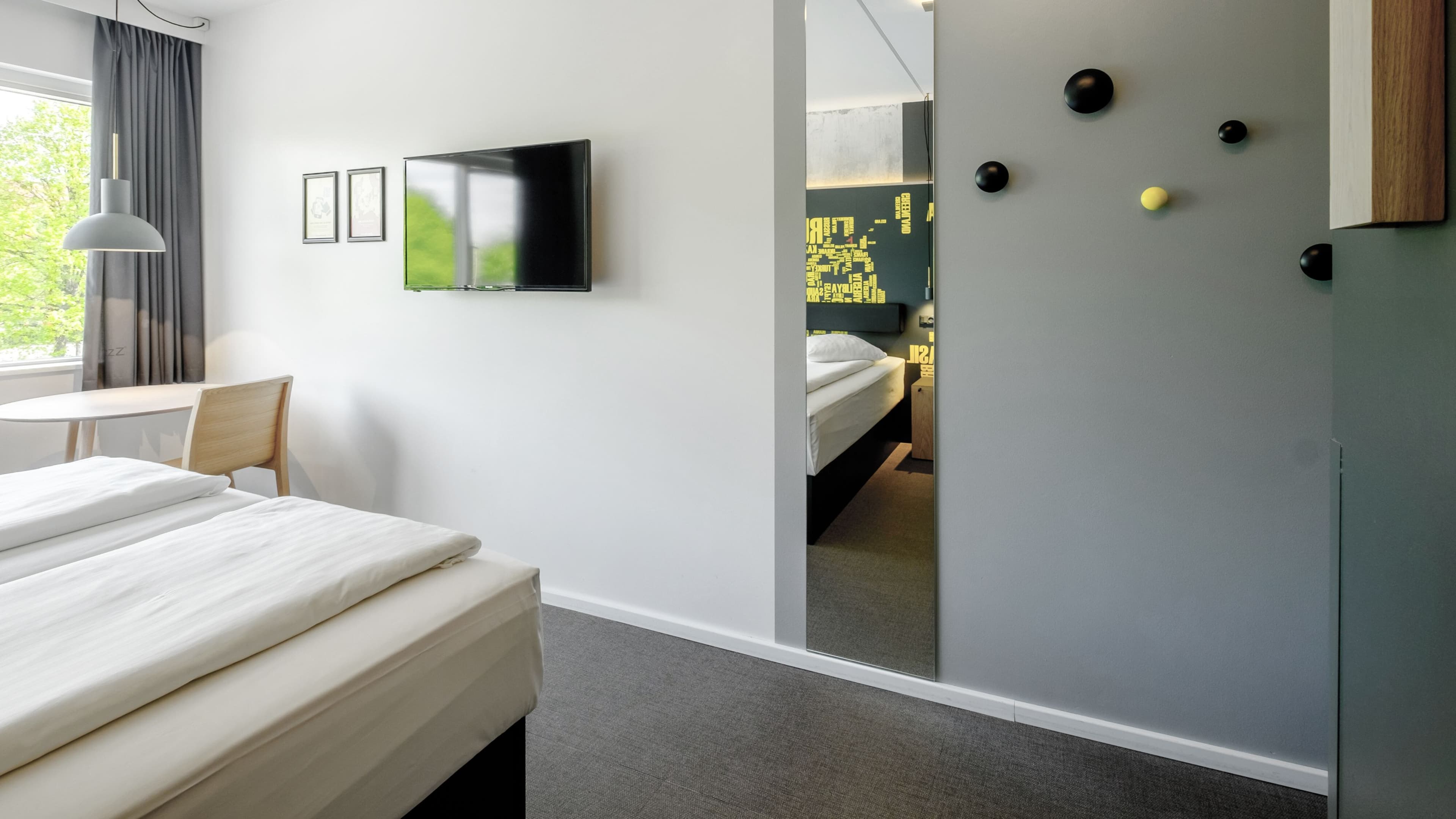 Standard Double Room - Image 5