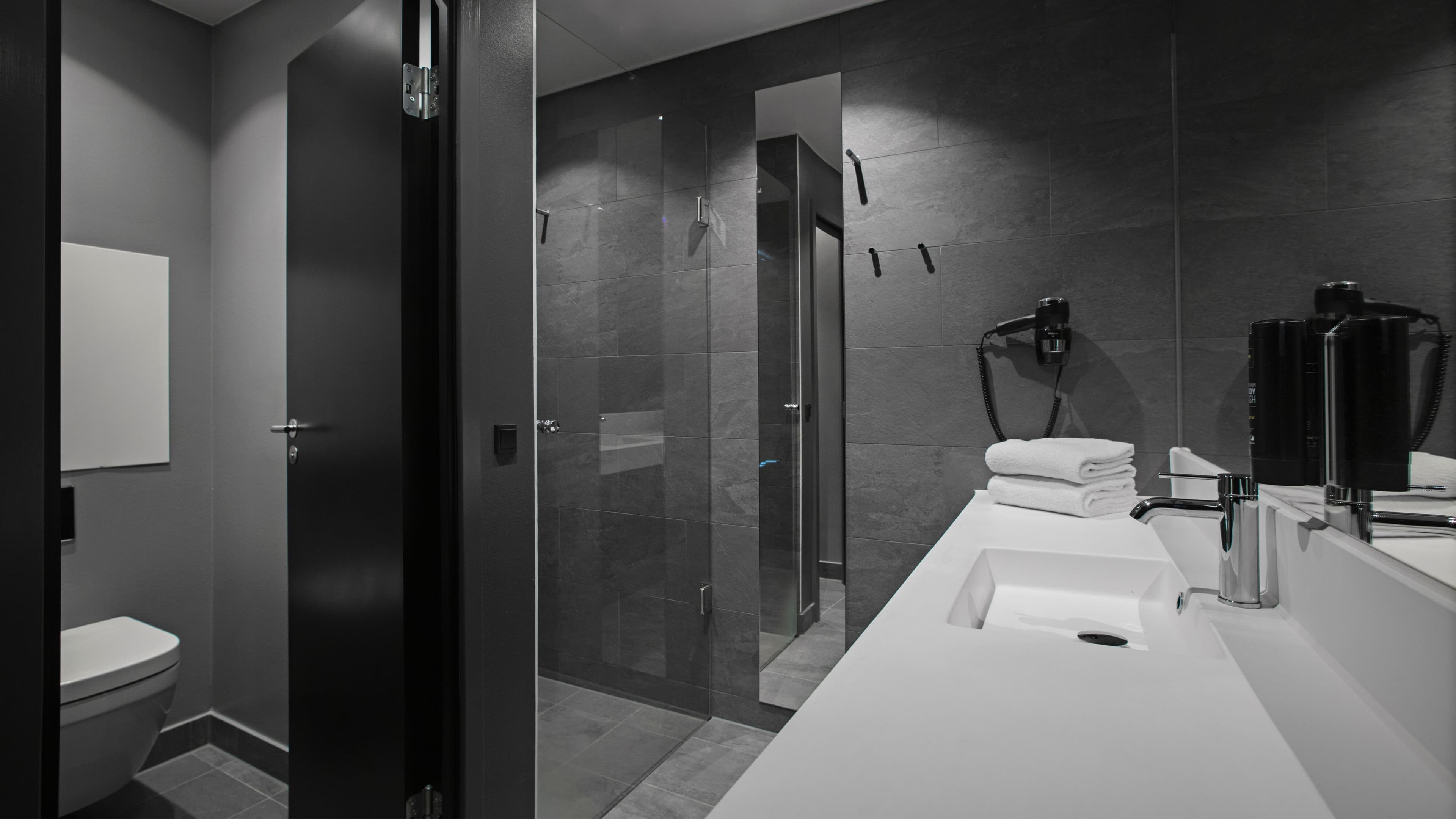 Standard Double Room - Image 9