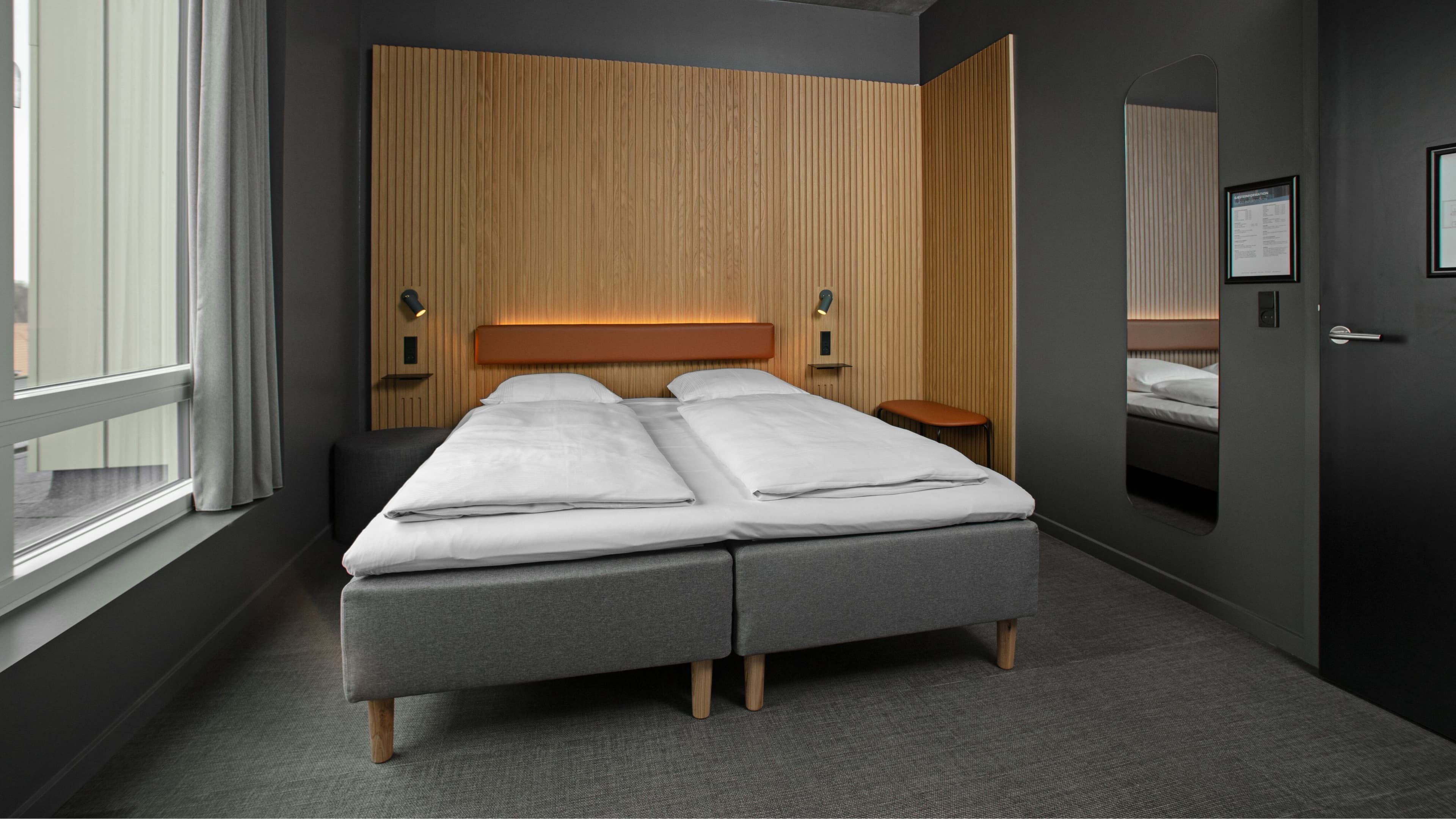 Standard Double Room - Image 7