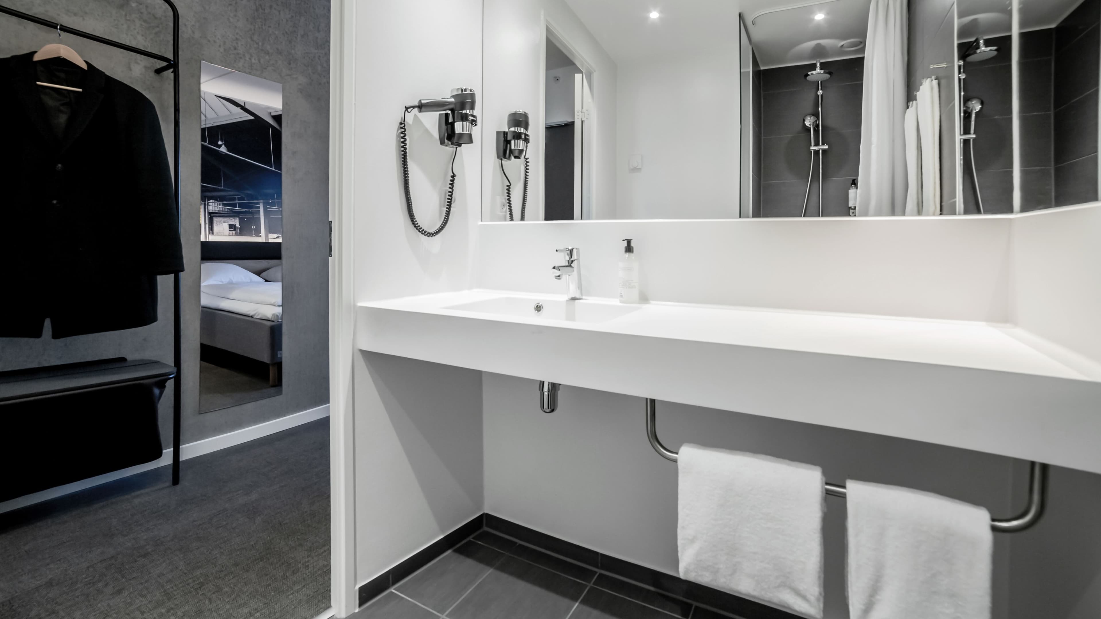 Standard Double Room - Image 5