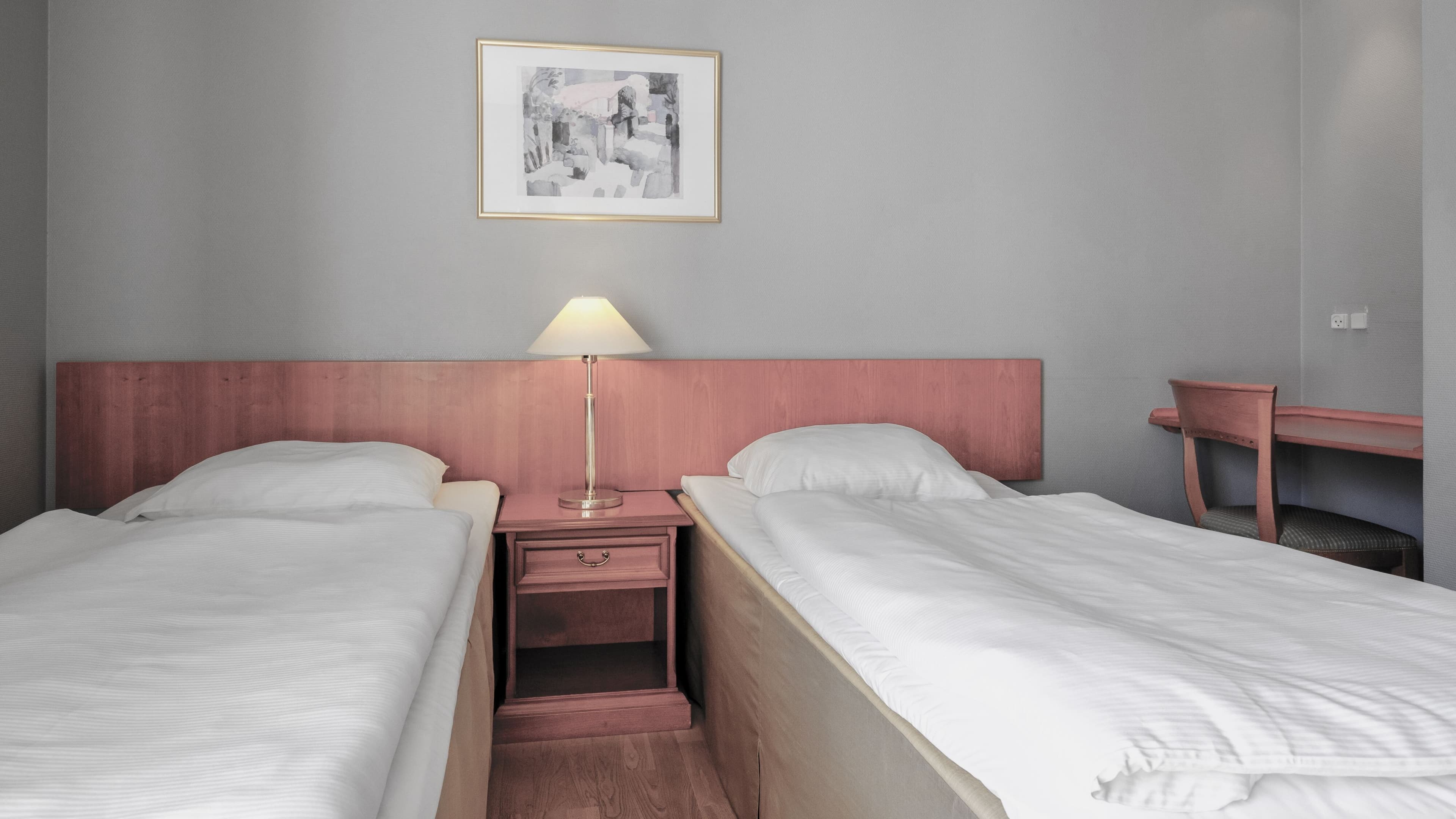 Standard Twin Room - Image 2
