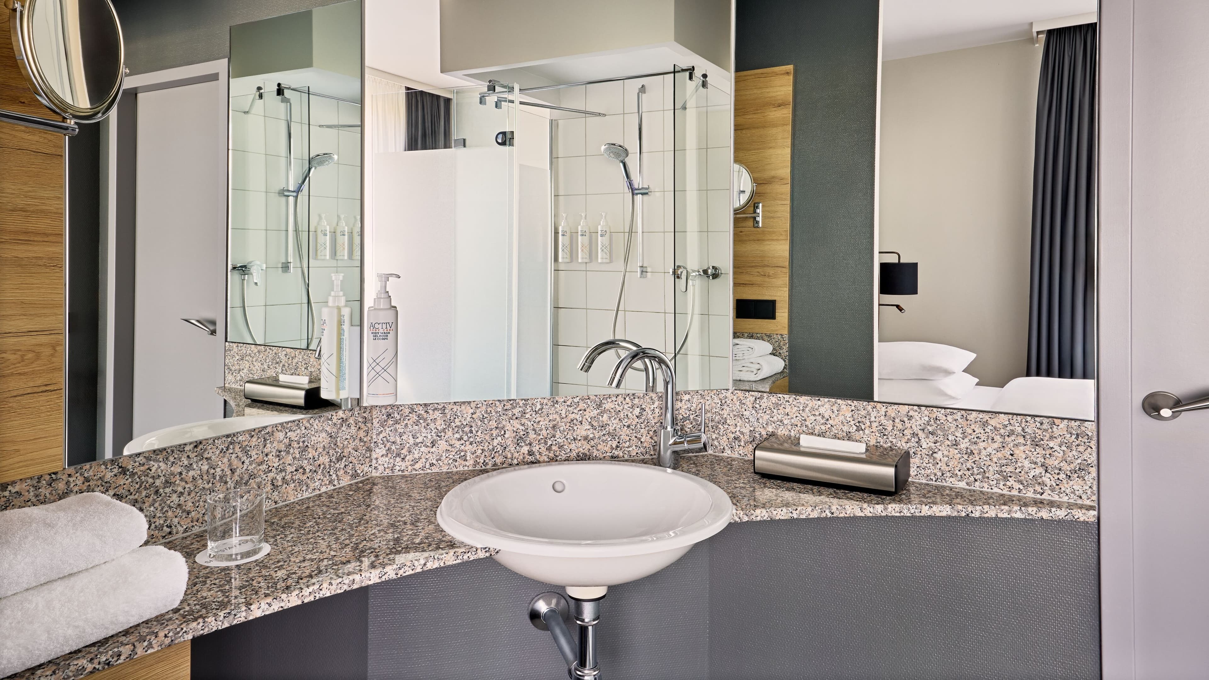 Standard Queen - Image 12