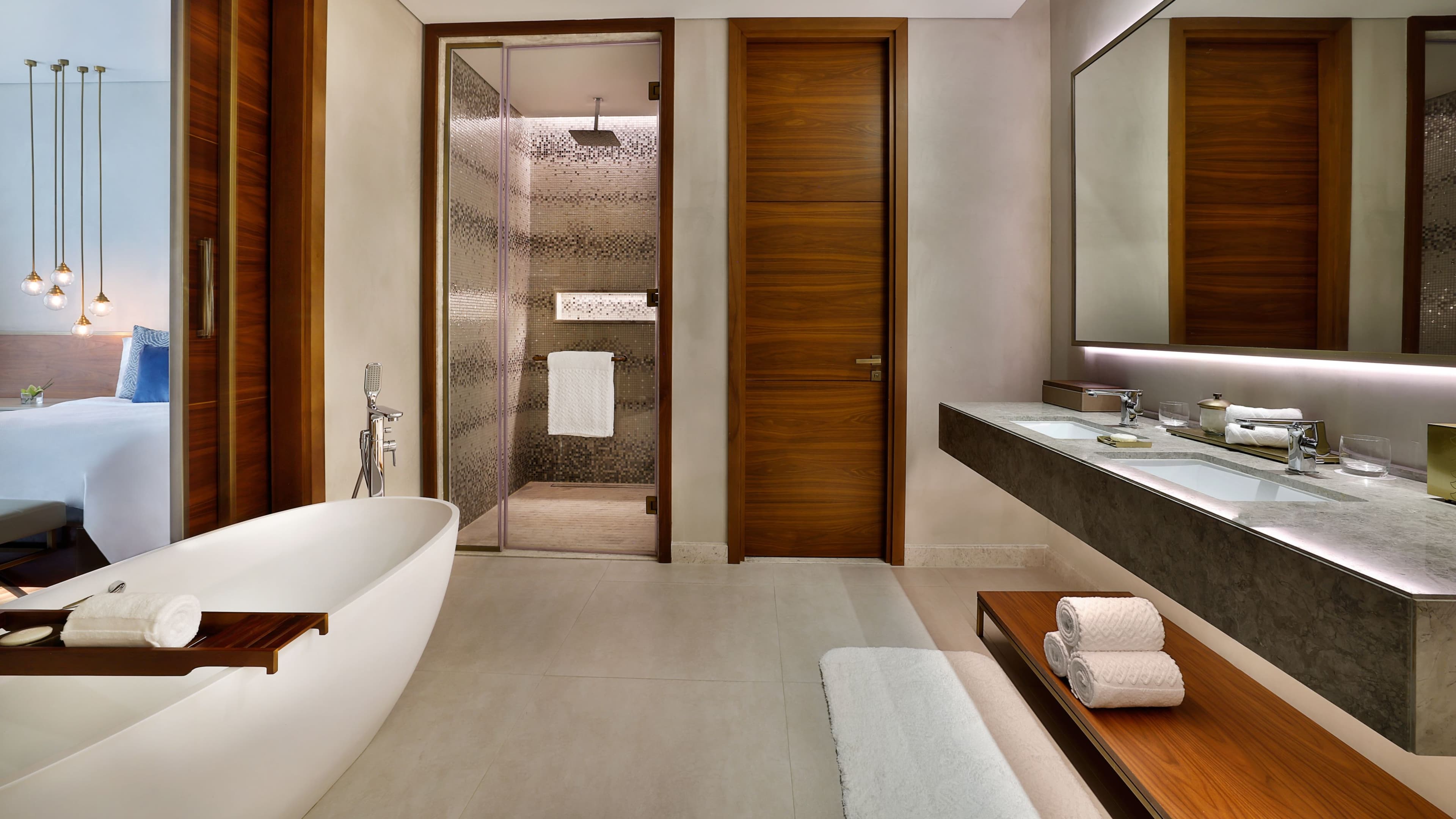 Superior King Room - Image 2