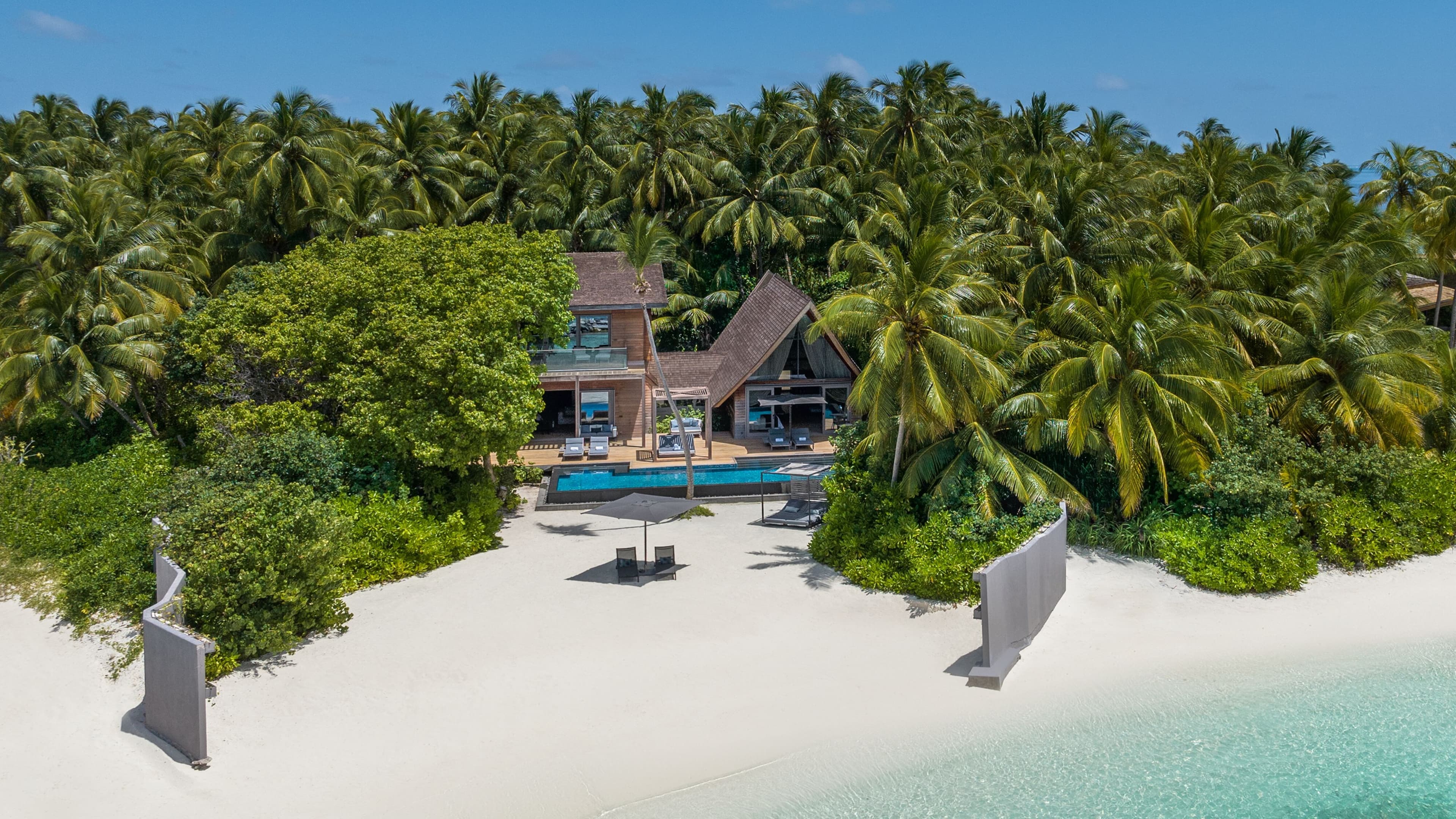 The St. Regis Maldives Vommuli Resort — 41