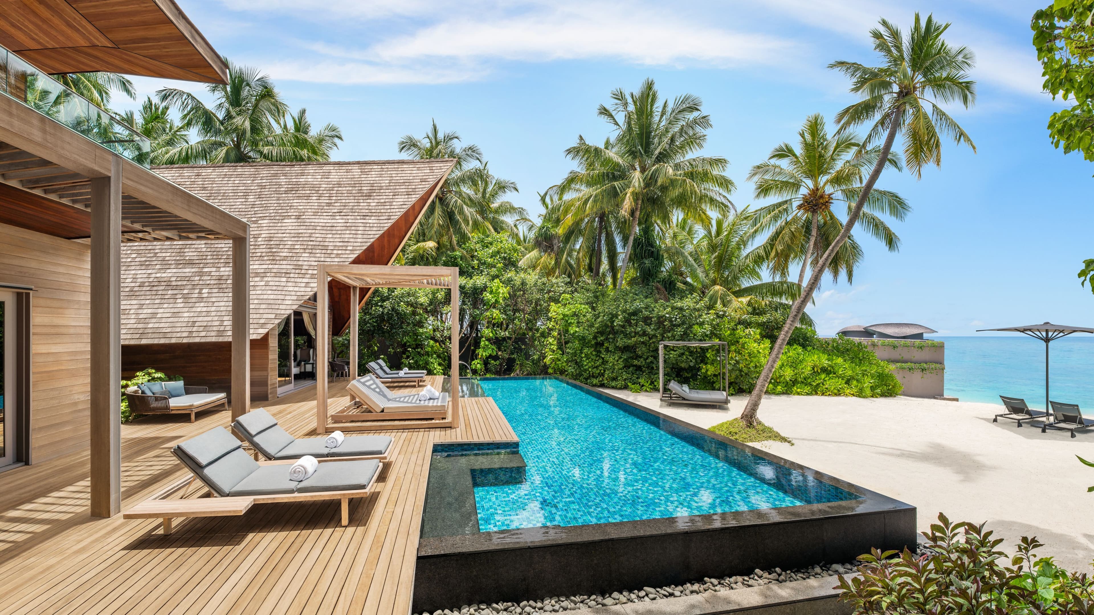 The St. Regis Maldives Vommuli Resort — 40