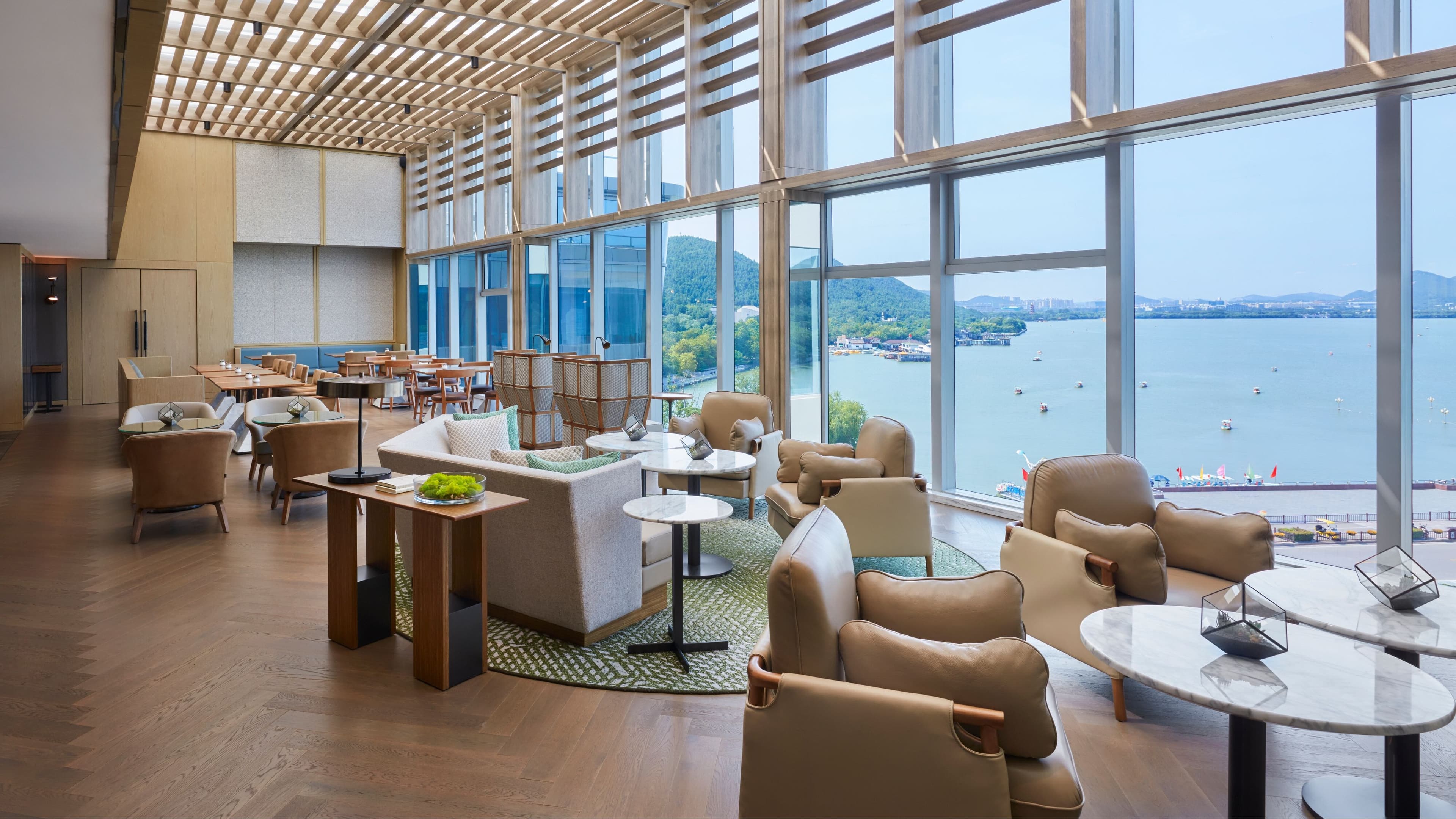 Executive lounge access - Image 5