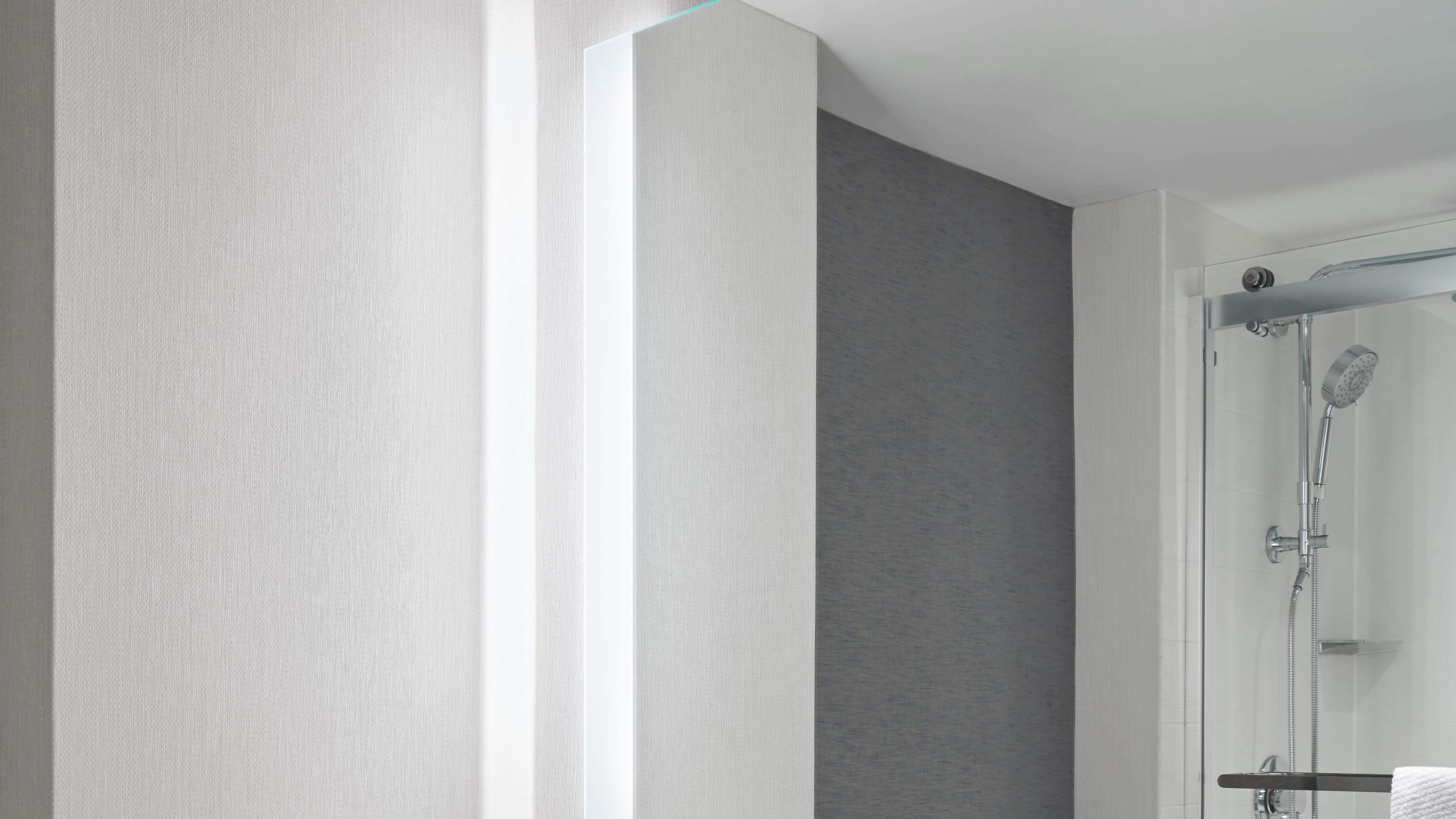 M Club lounge access - Image 6
