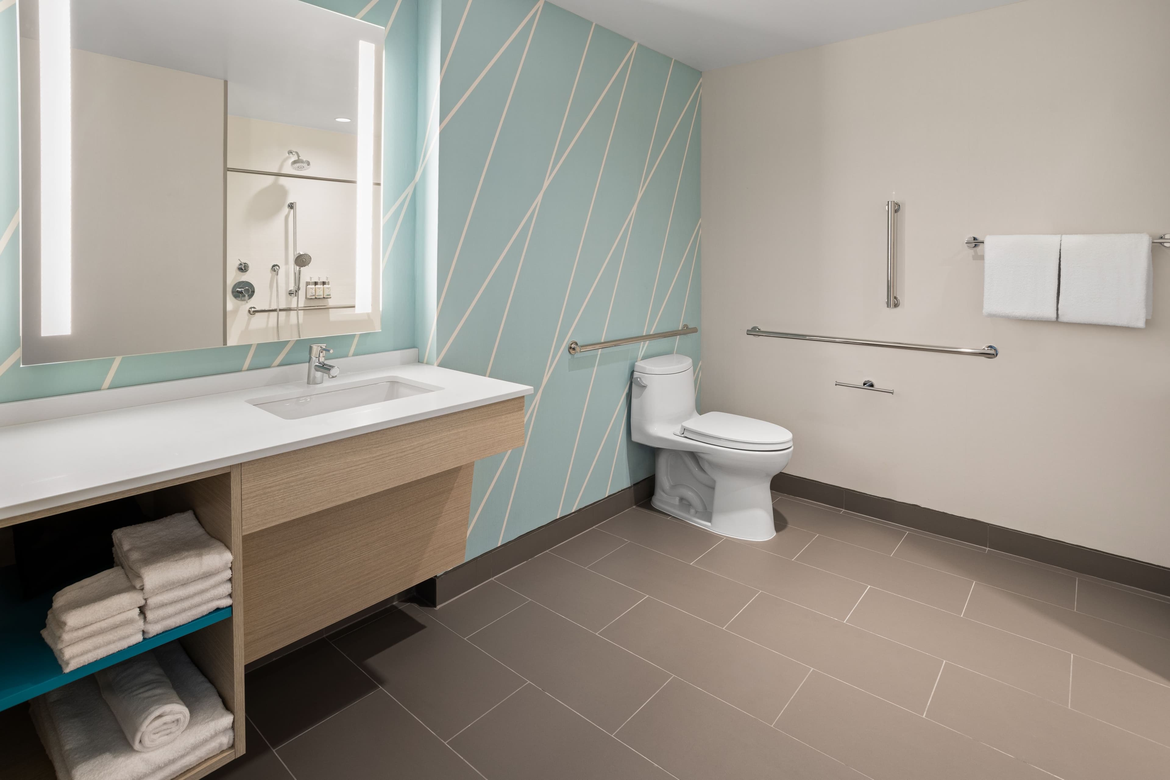 avid hotels Brooklyn - Dyker Heights — 35