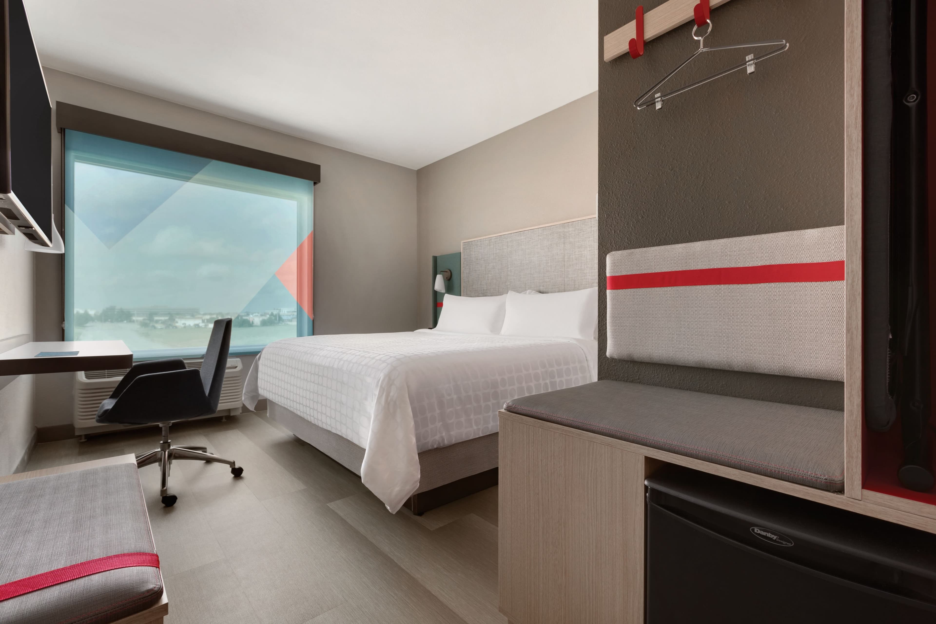 avid hotels California - Lexington Park - Image 3