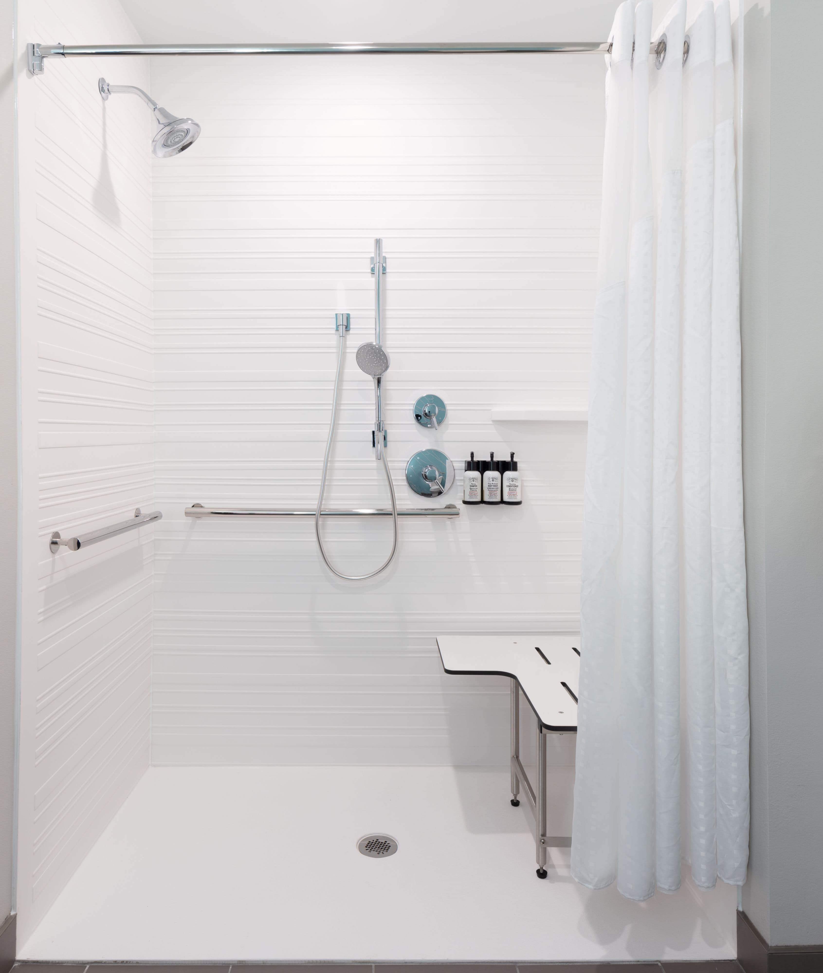 avid hotels Madison - Monona — 11