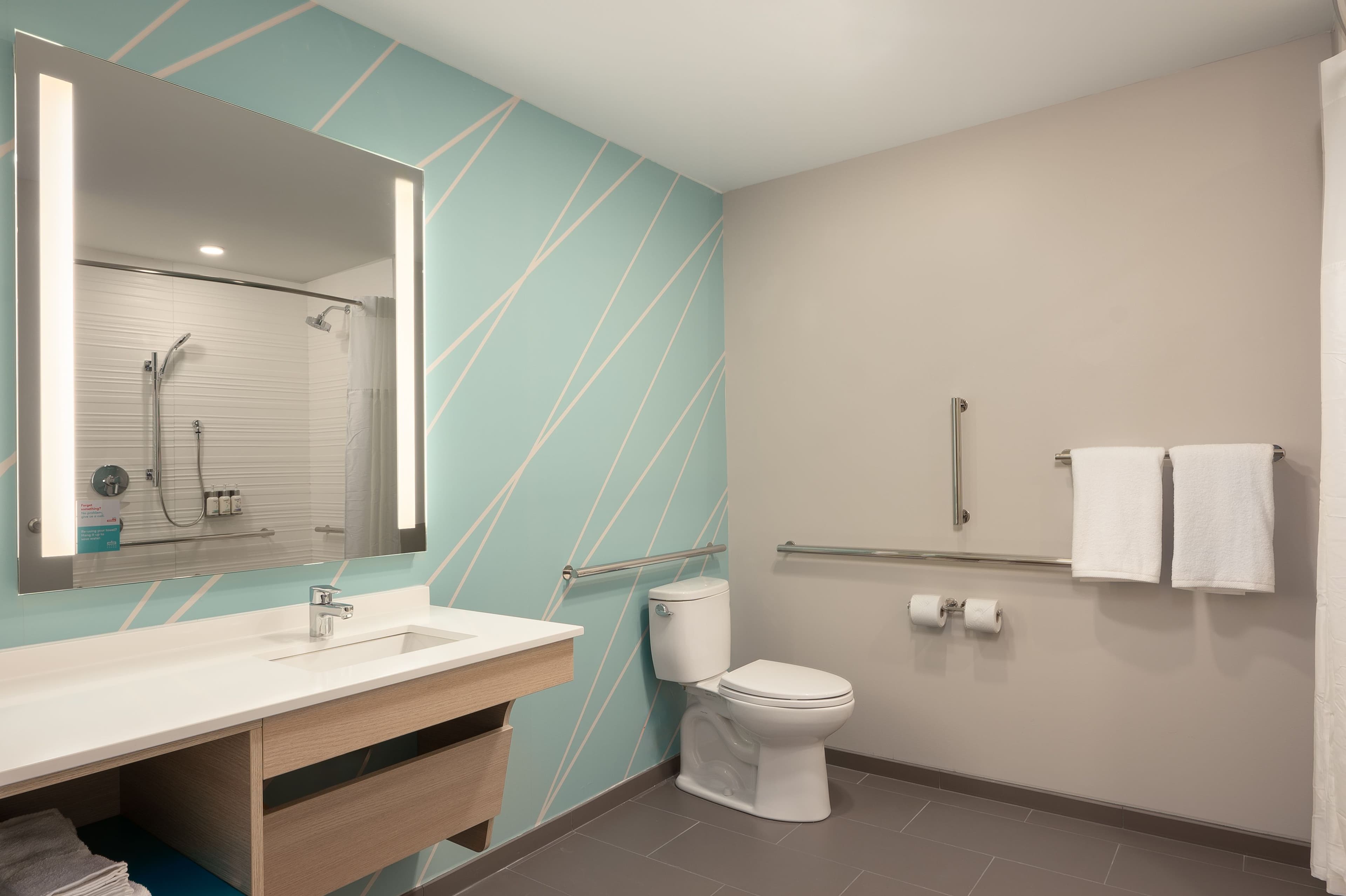 avid hotels Oak Creek — 10