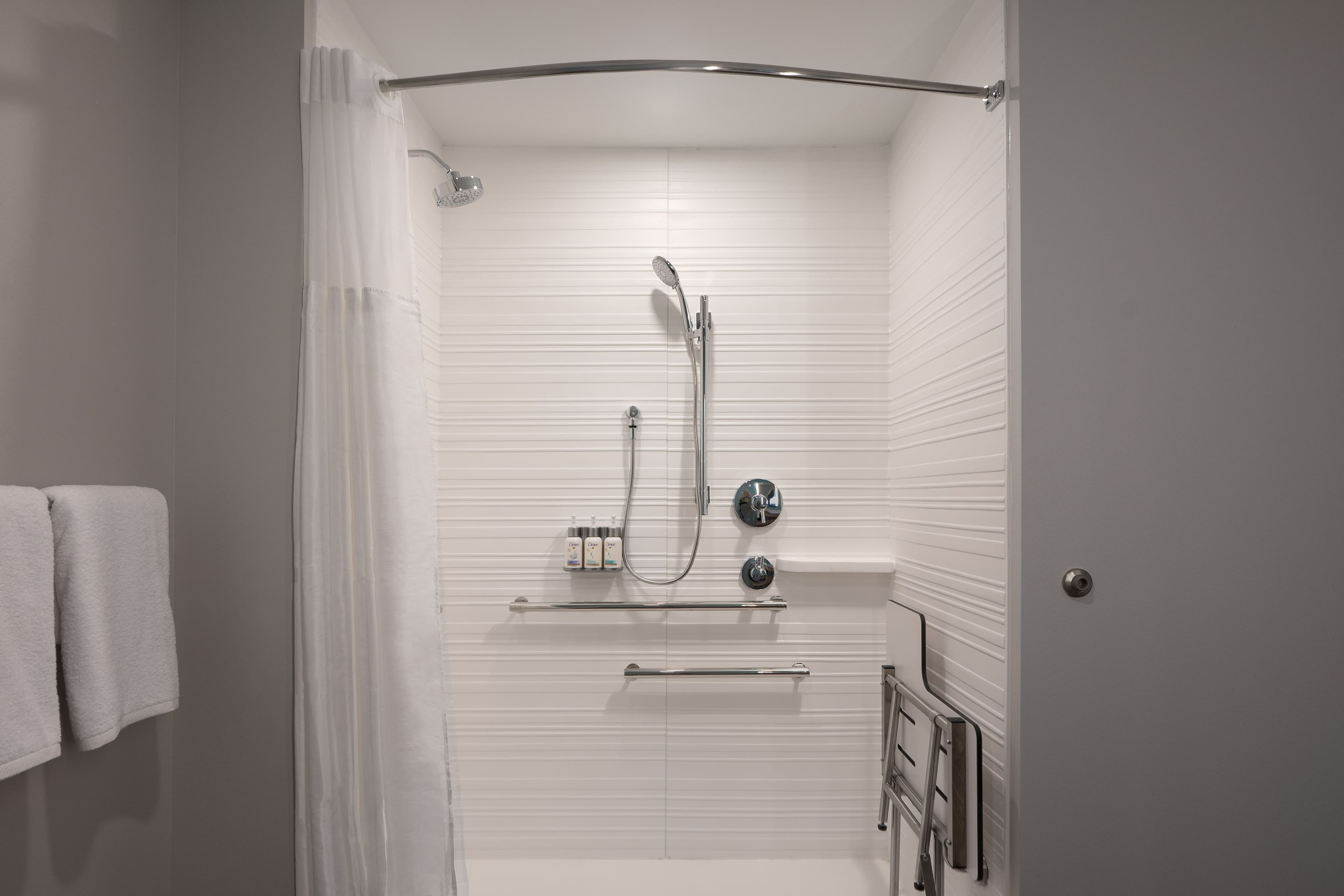 avid hotels Oak Creek — 8