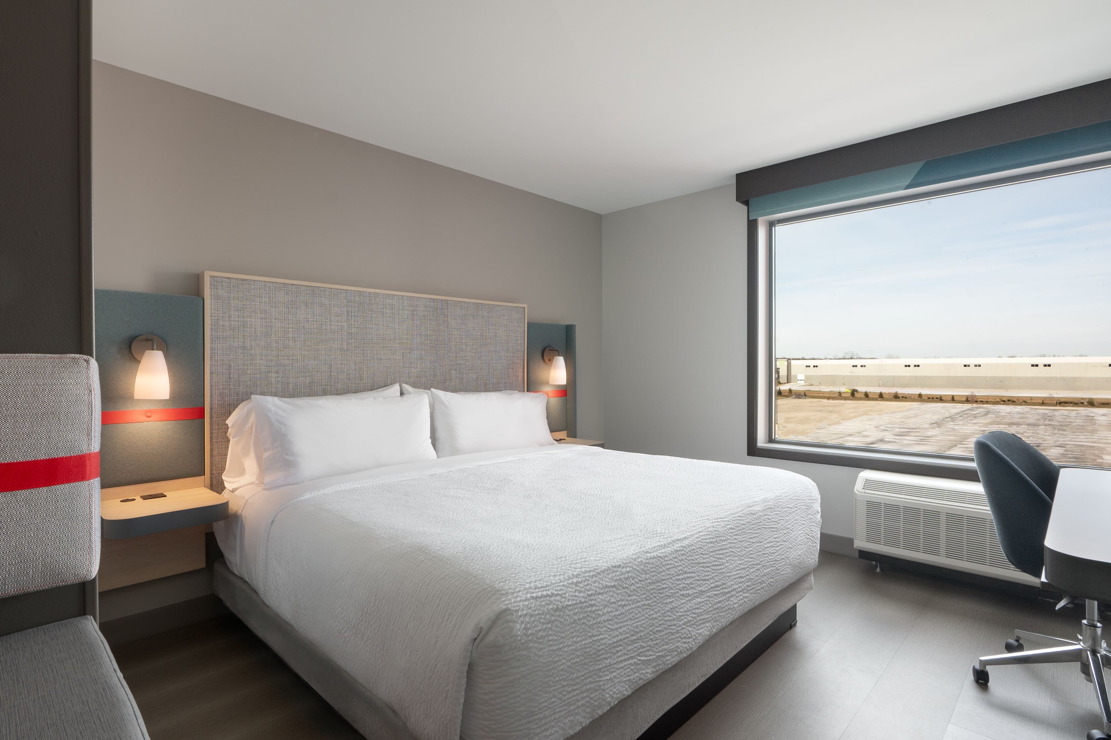 avid hotels Oak Creek — 22