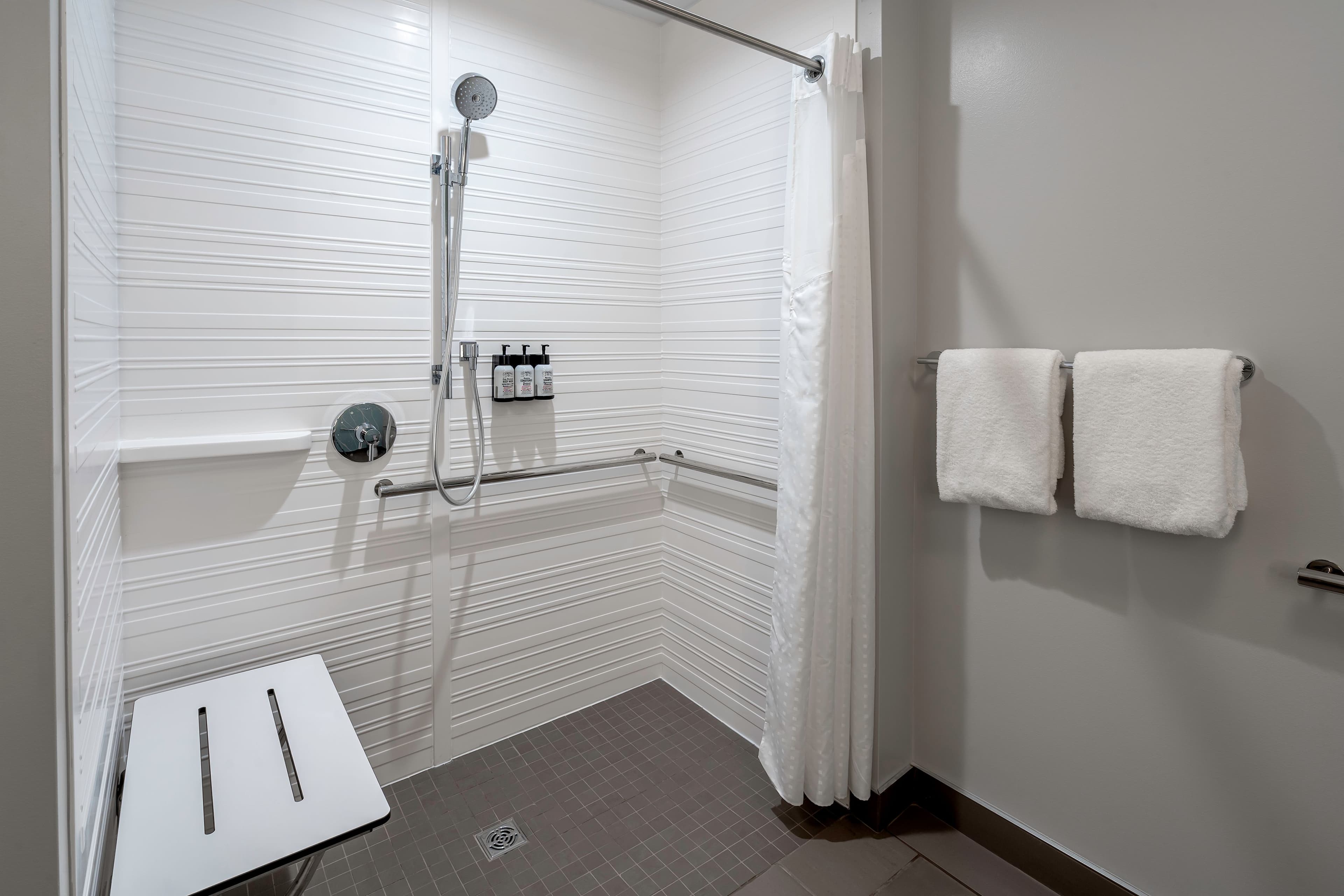 avid hotels Milwaukee West - Waukesha — 15