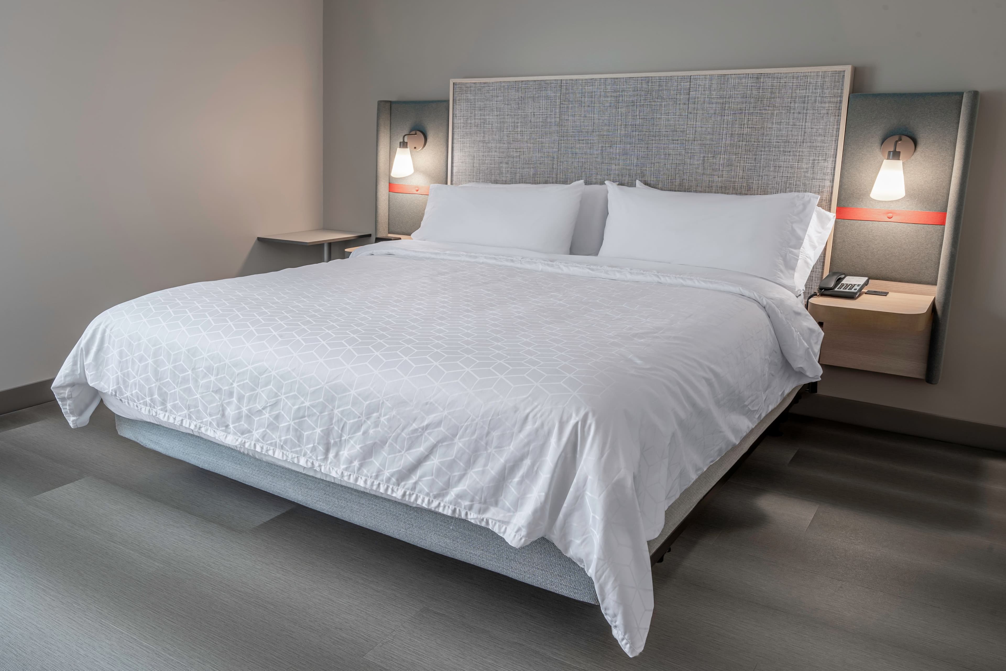 avid hotels Milwaukee West - Waukesha — 10