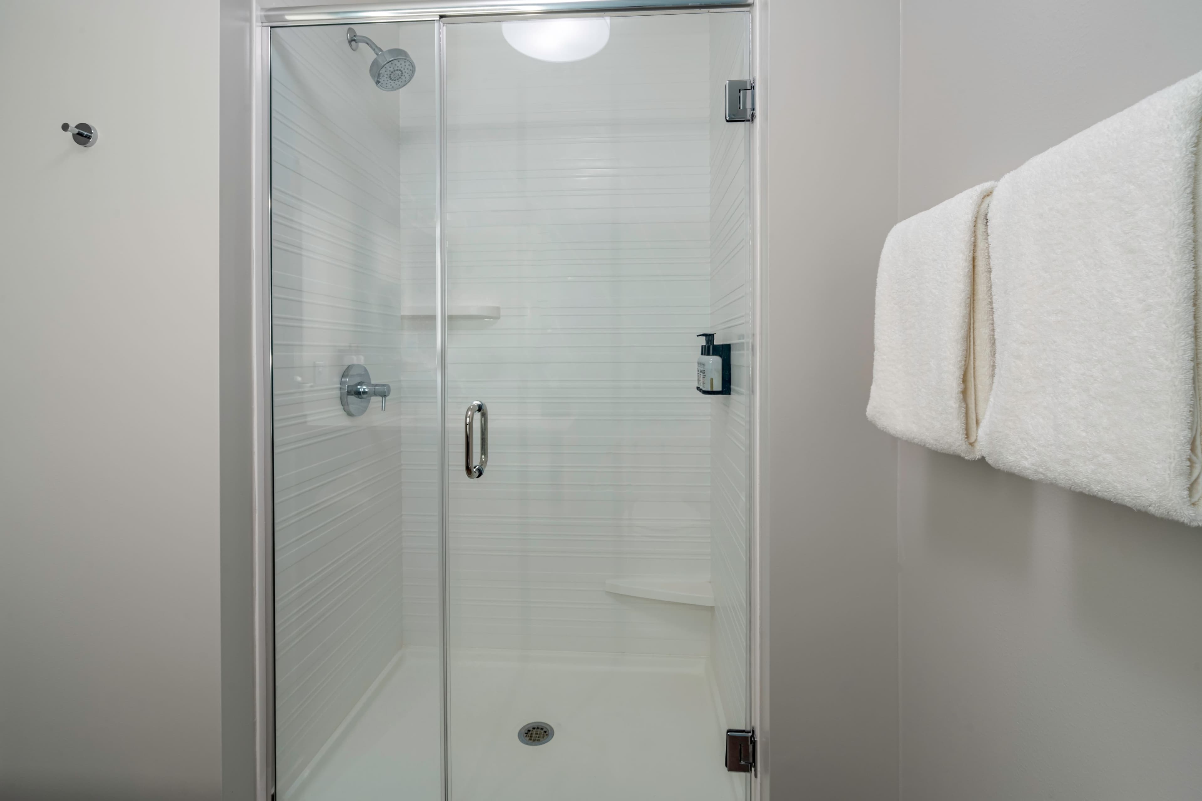 avid hotels Milwaukee West - Waukesha - Image 5
