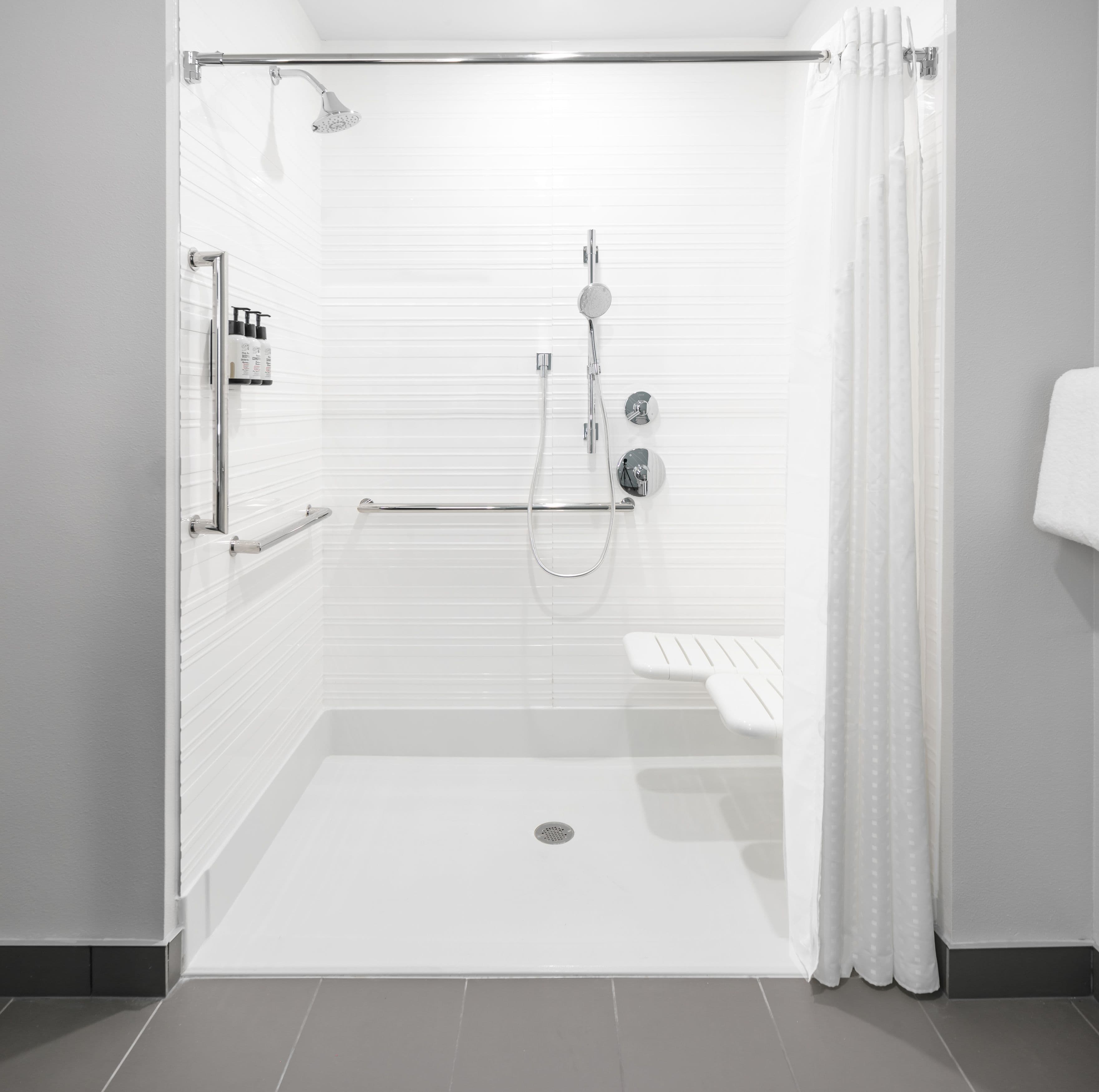 avid hotels Roseville - Minneapolis North — 12