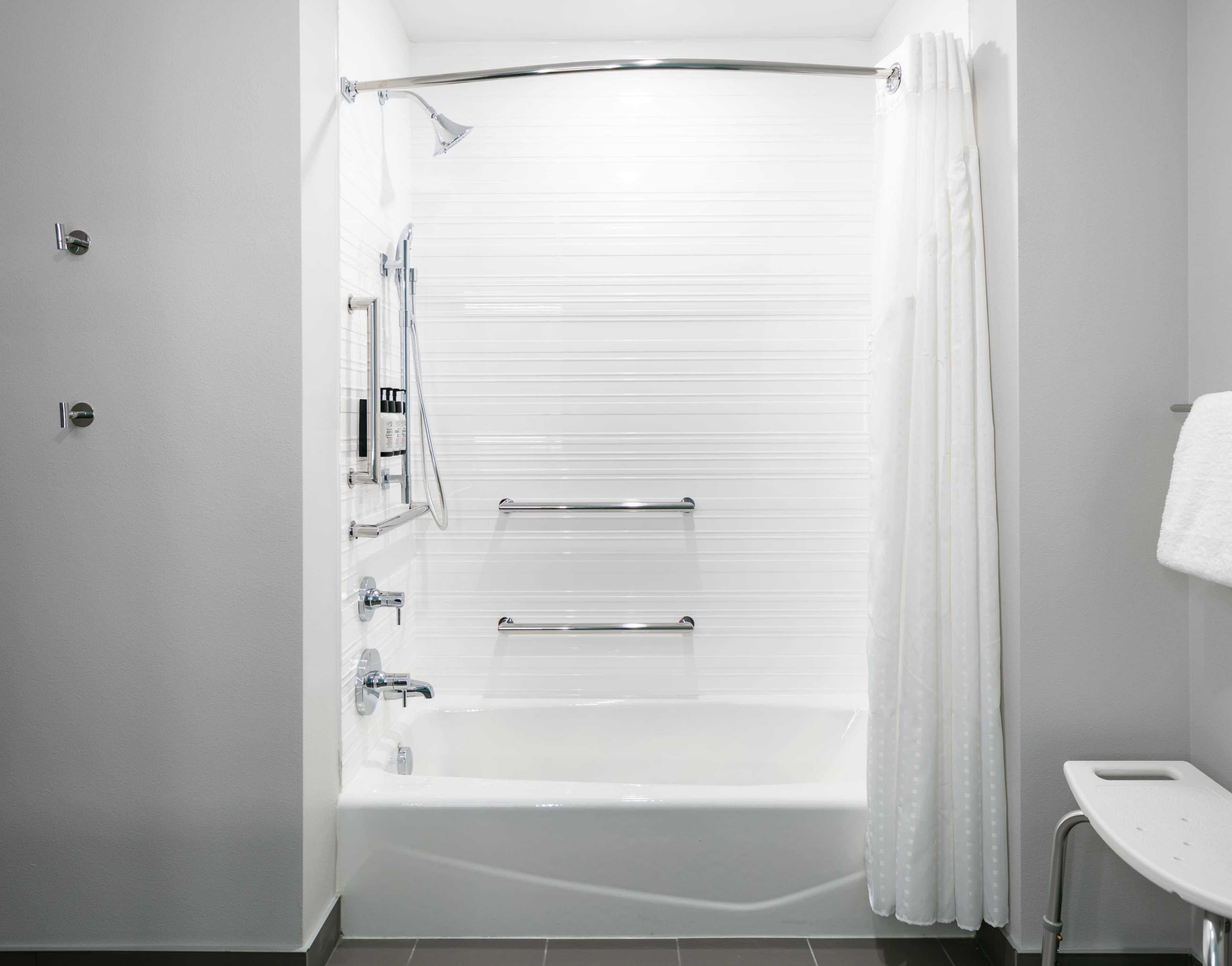 avid hotels Roseville - Minneapolis North — 20