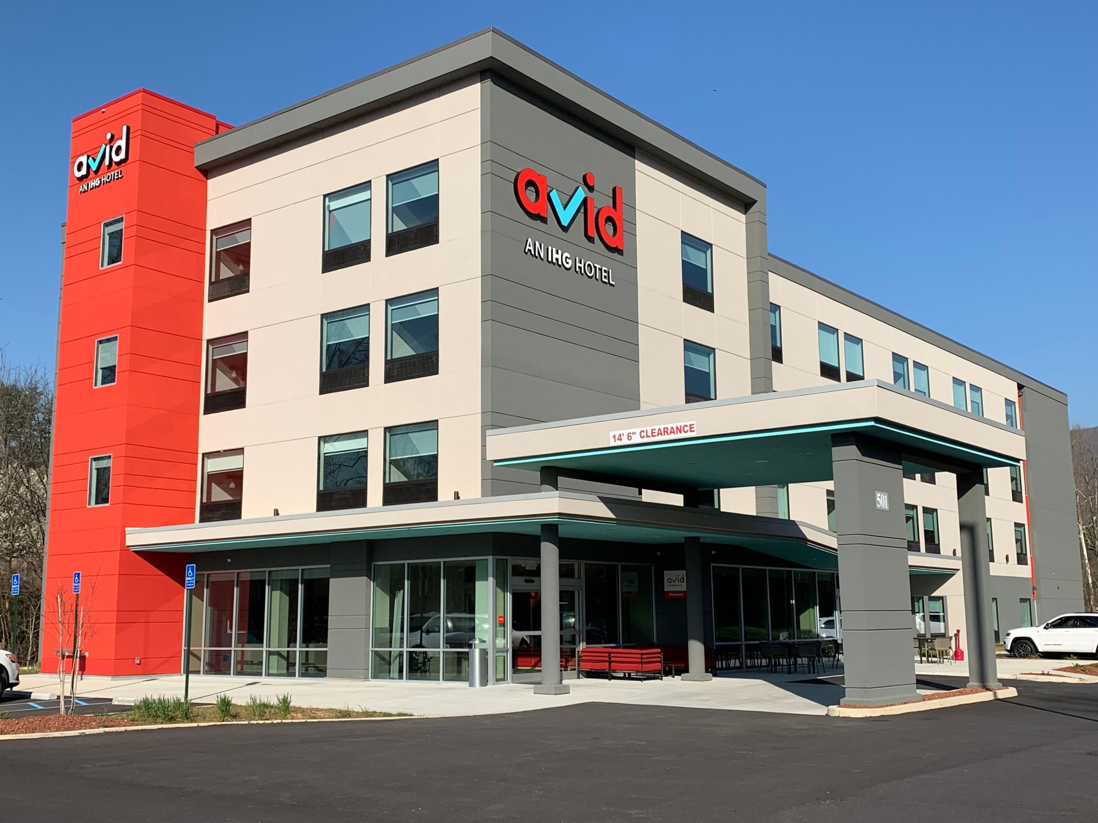 avid hotels Salem - Image 1