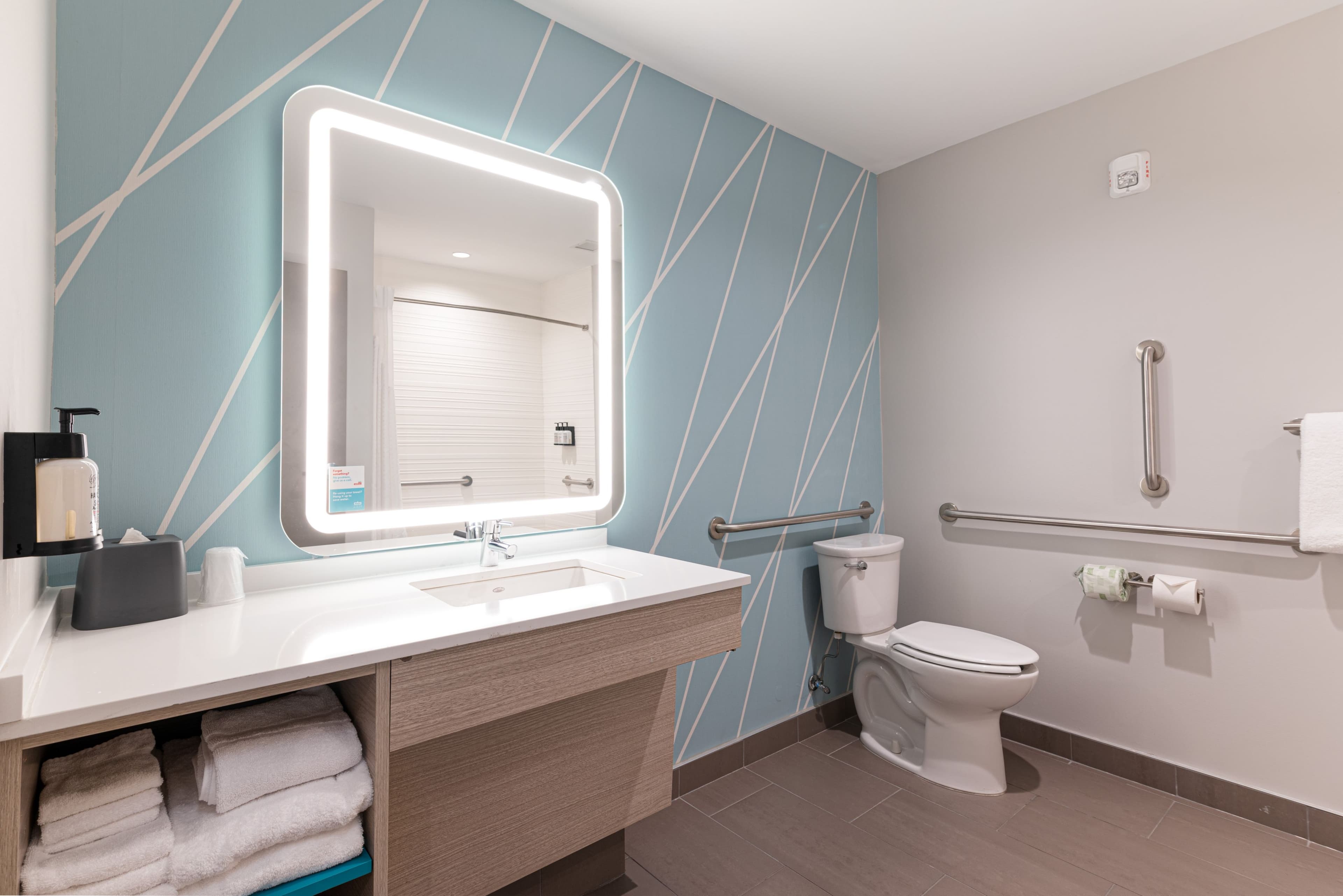 avid hotels Summerville — 33