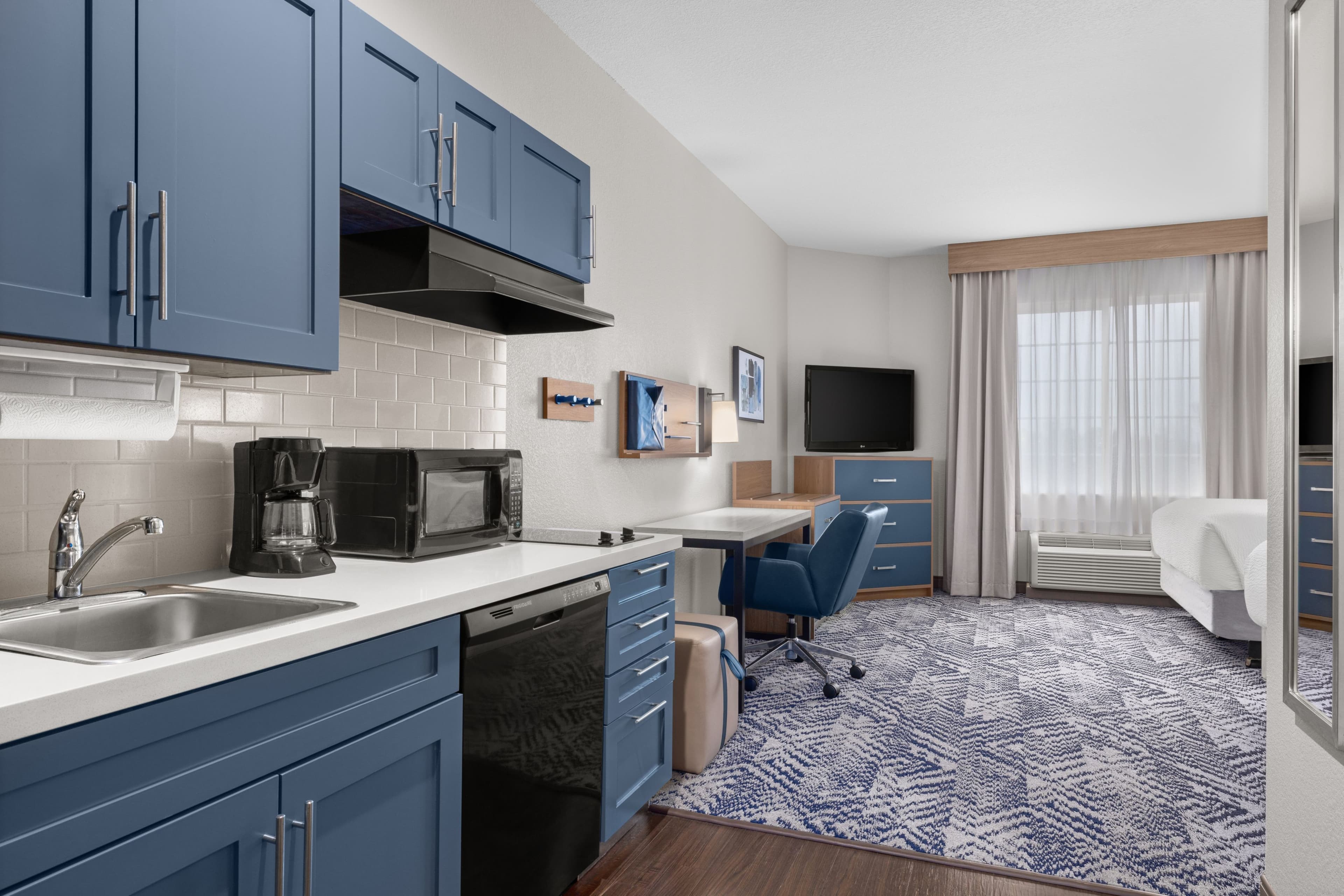 Candlewood Suites Alexandria — 13