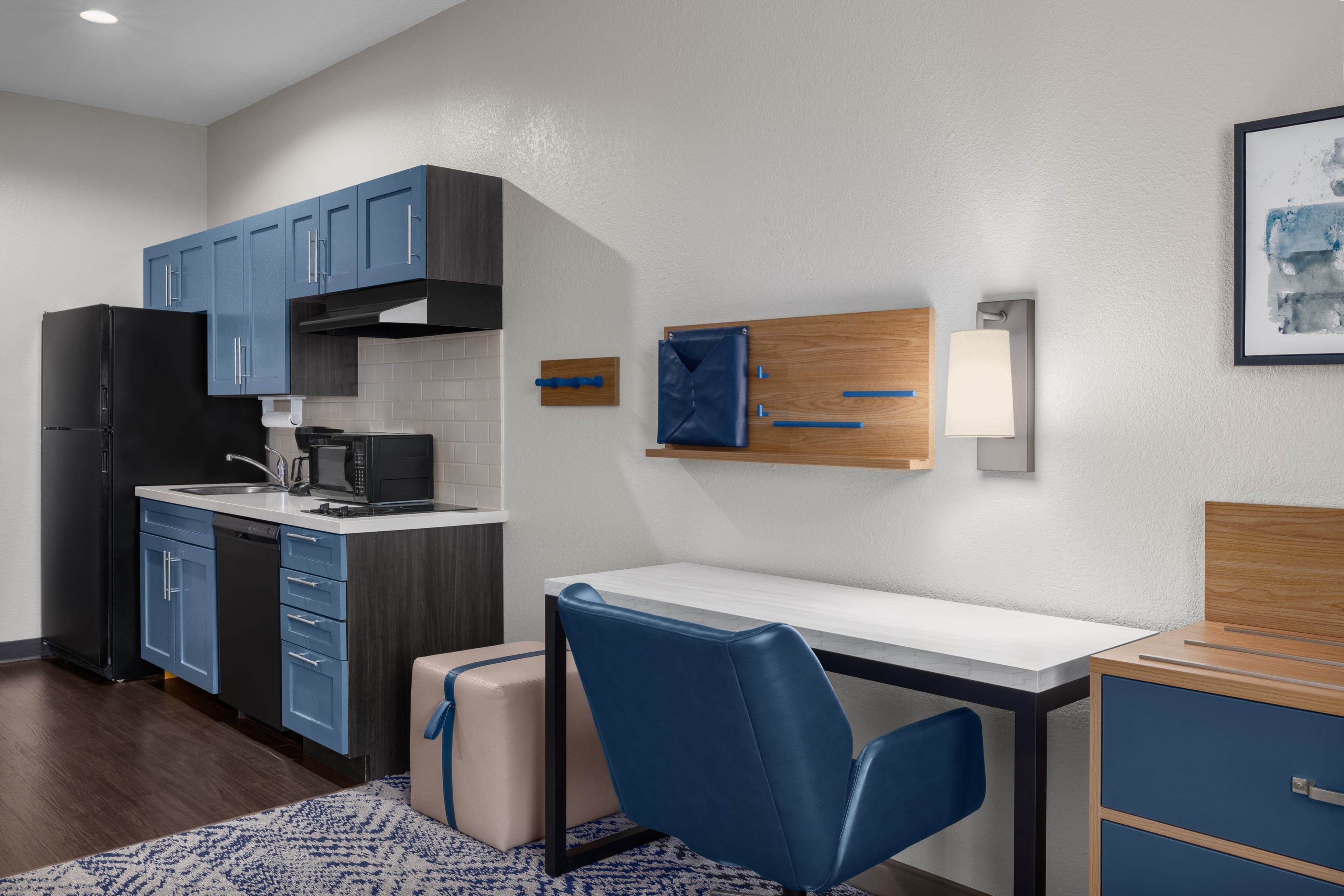 Candlewood Suites Alexandria - Image 4