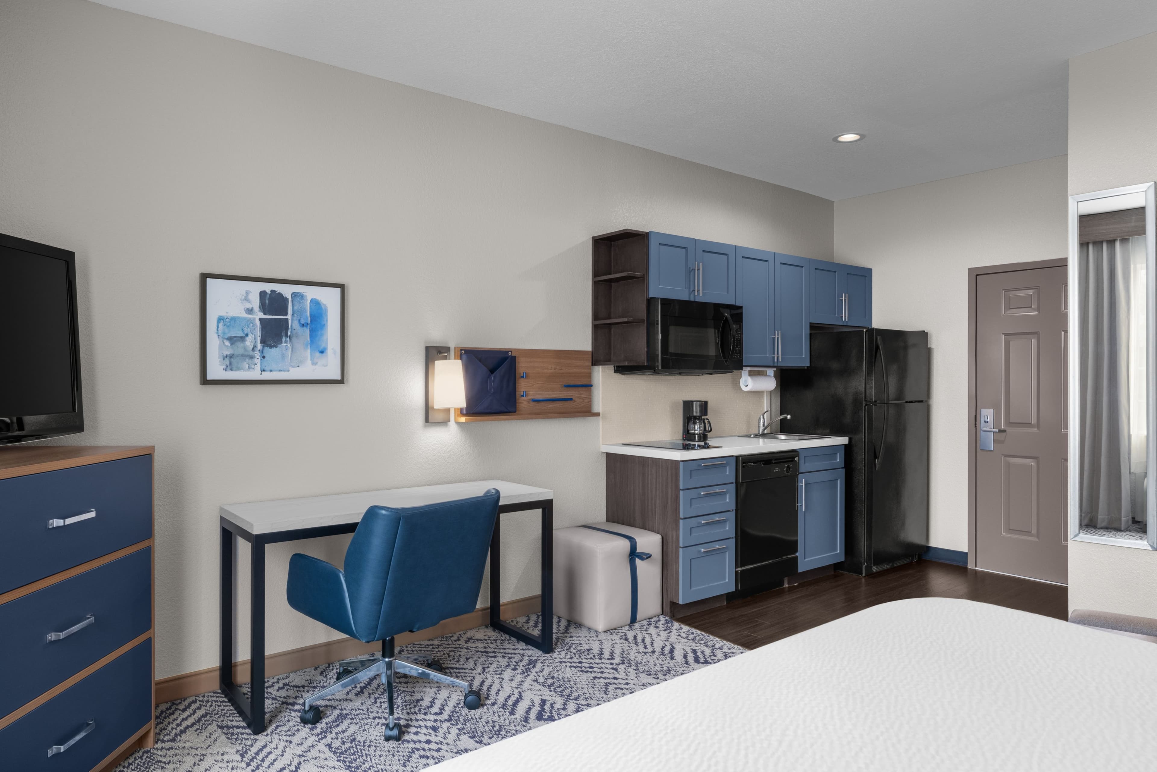Candlewood Suites Alexandria - Image 5