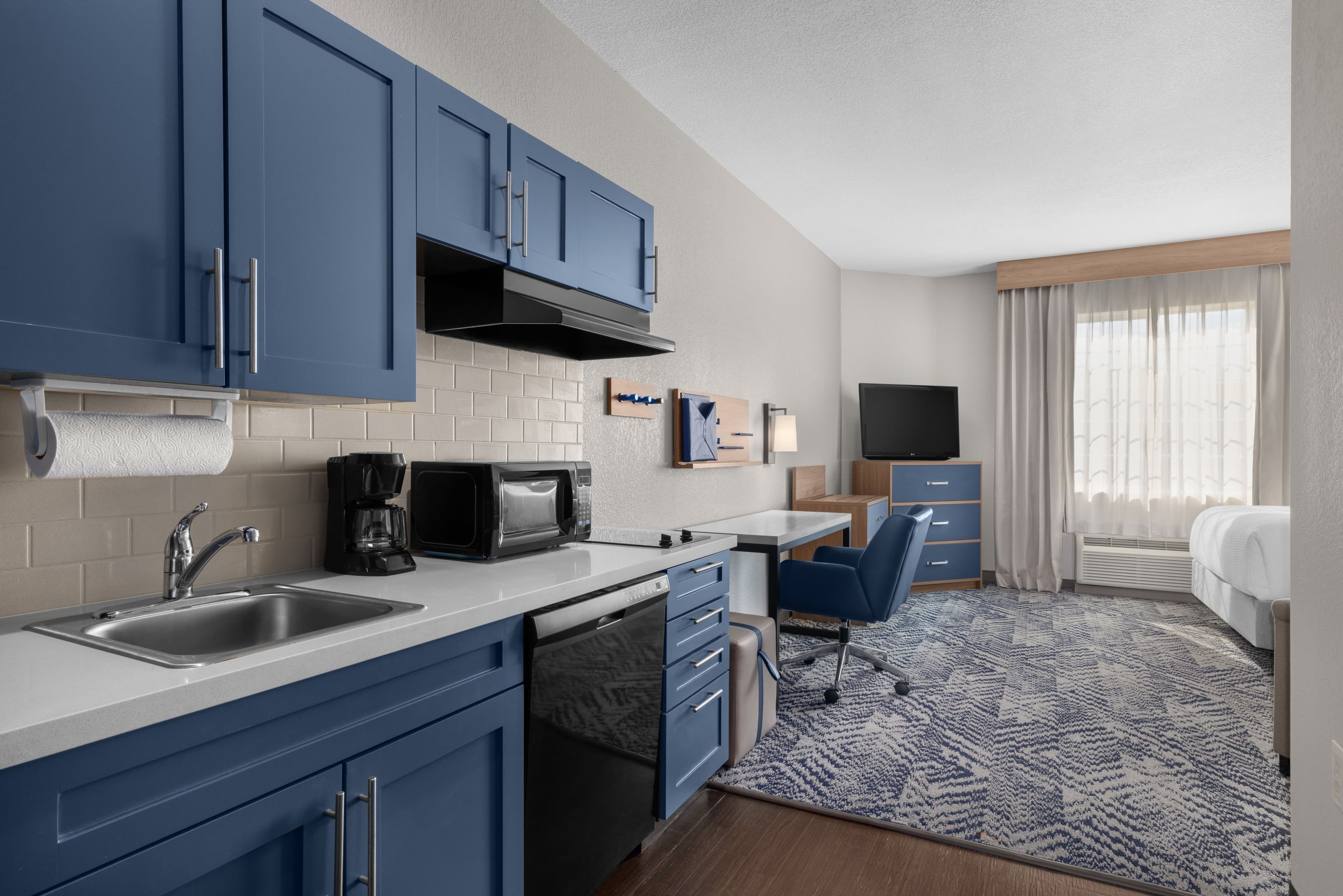 Candlewood Suites Alexandria - Image 3