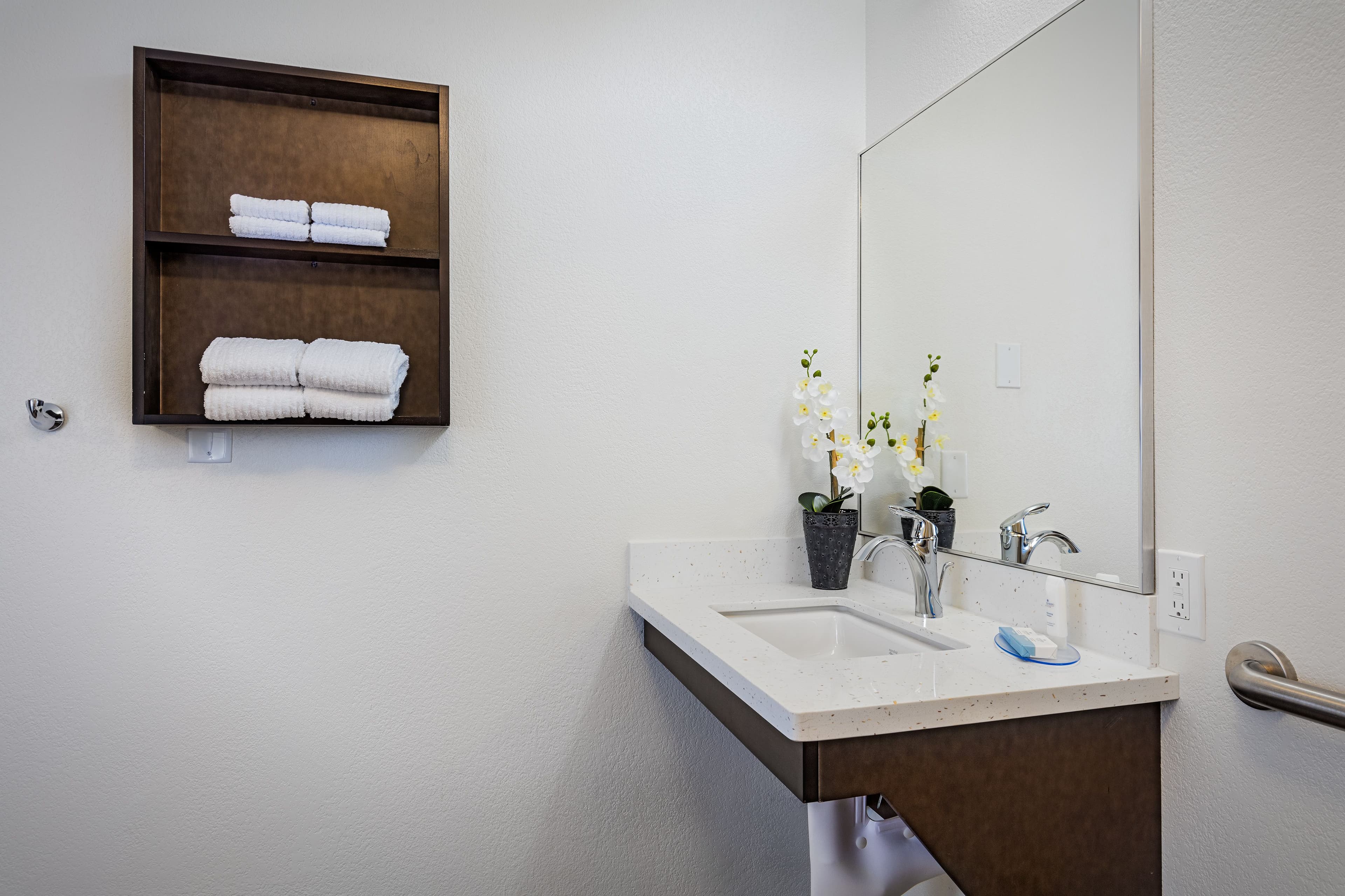 Candlewood Suites Anaheim - Resort Area - Image 2