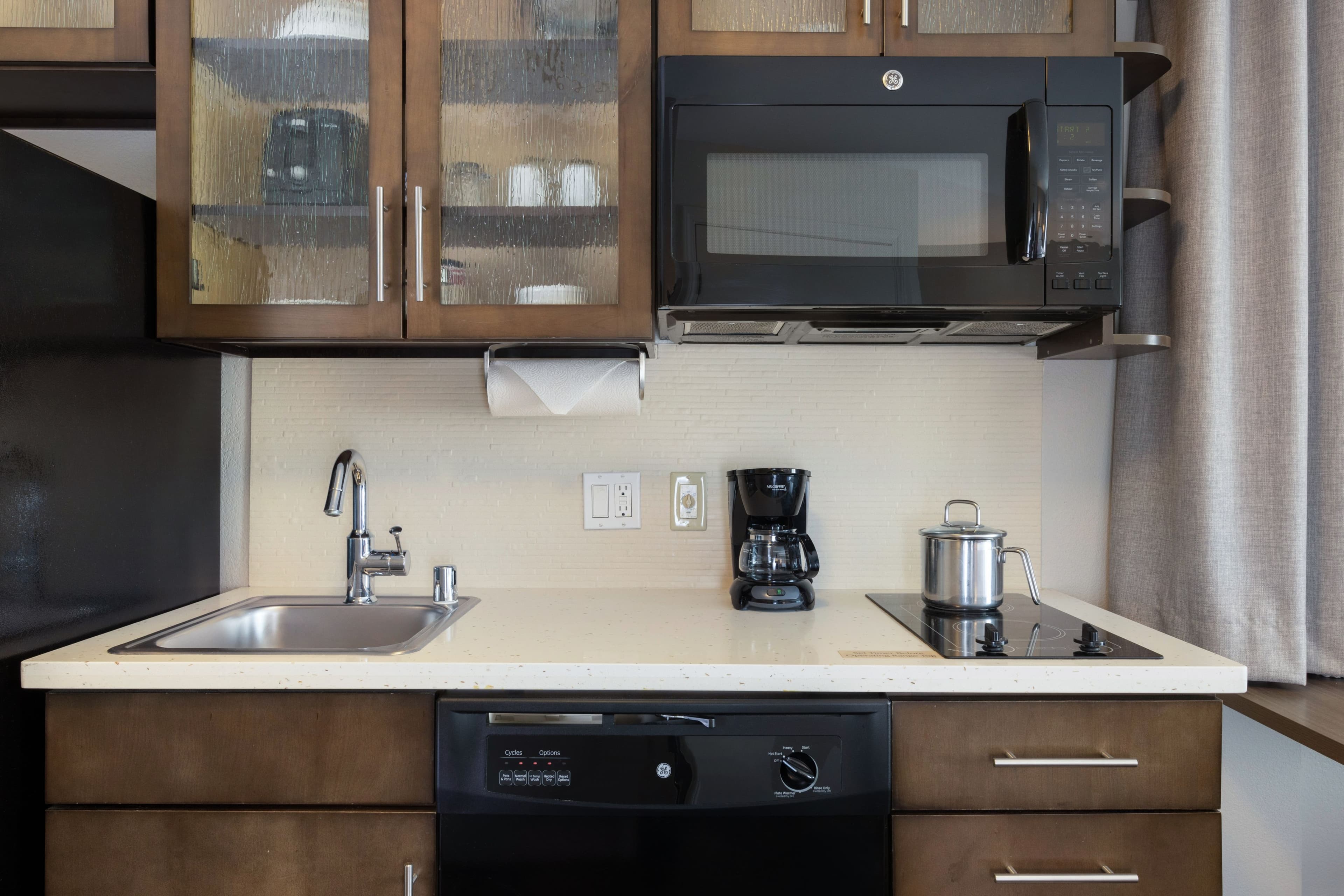 Candlewood Suites Anaheim - Resort Area - Image 4