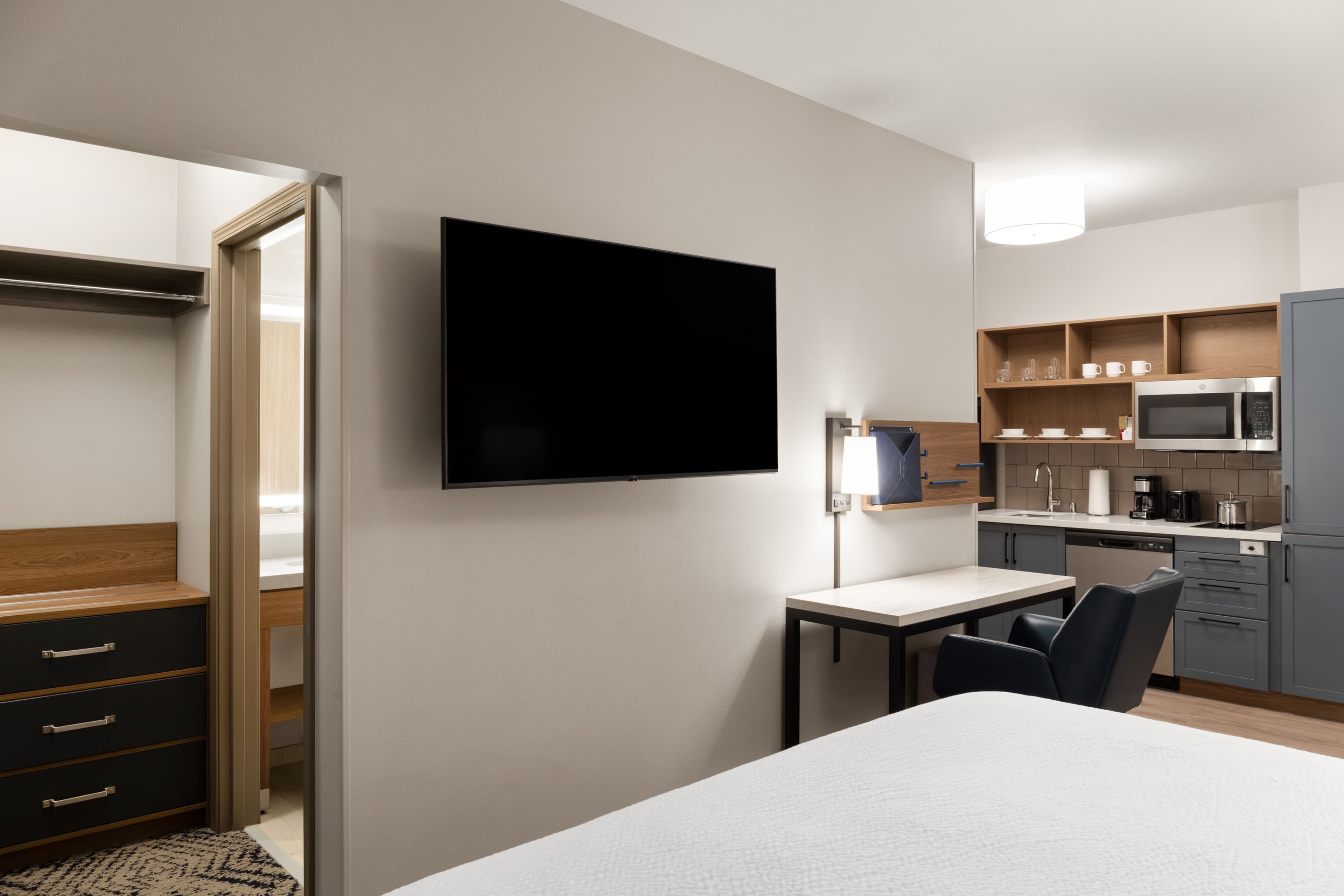 Studio Suite - Image 6