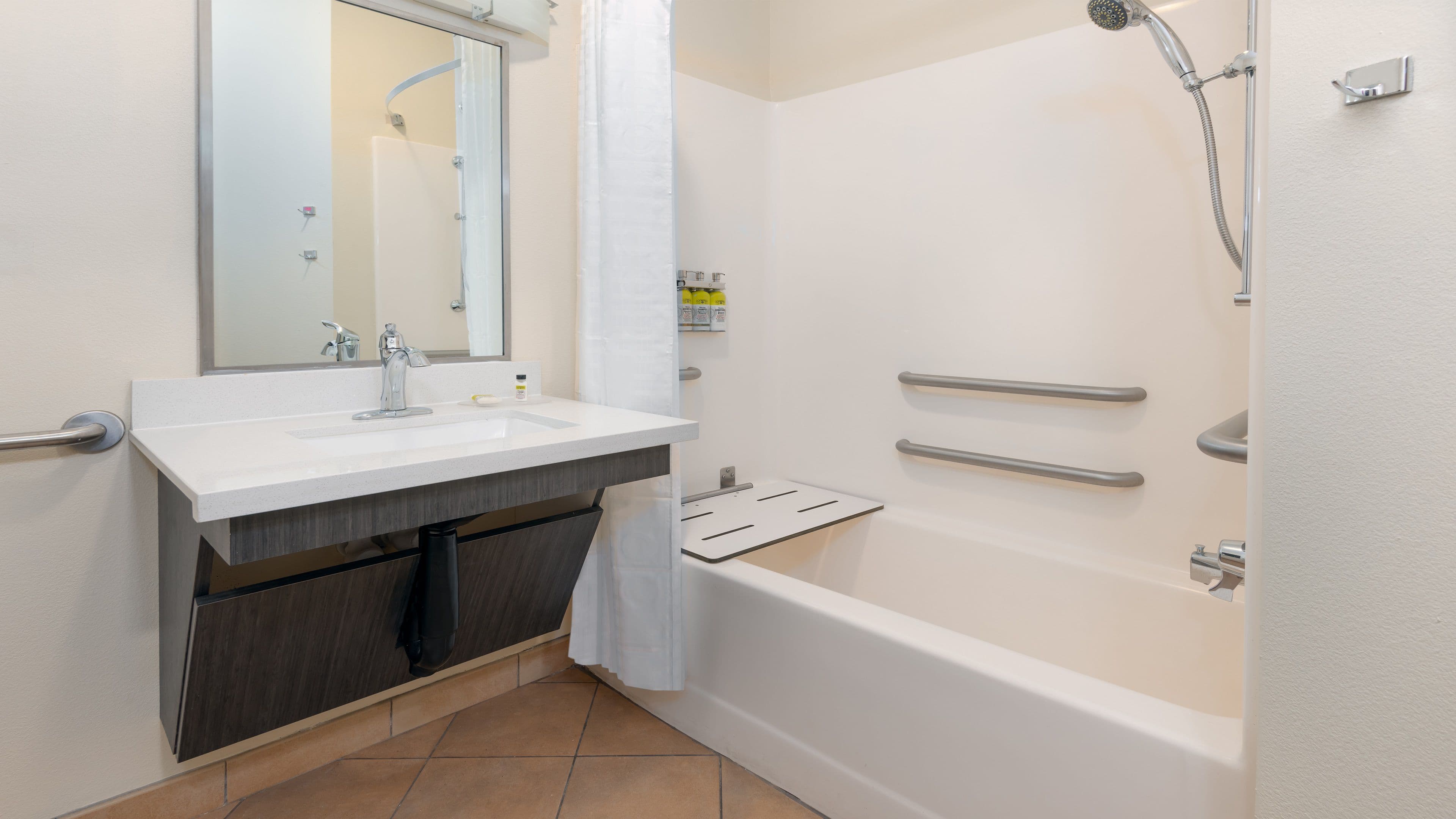Candlewood Suites Athens - Image 2