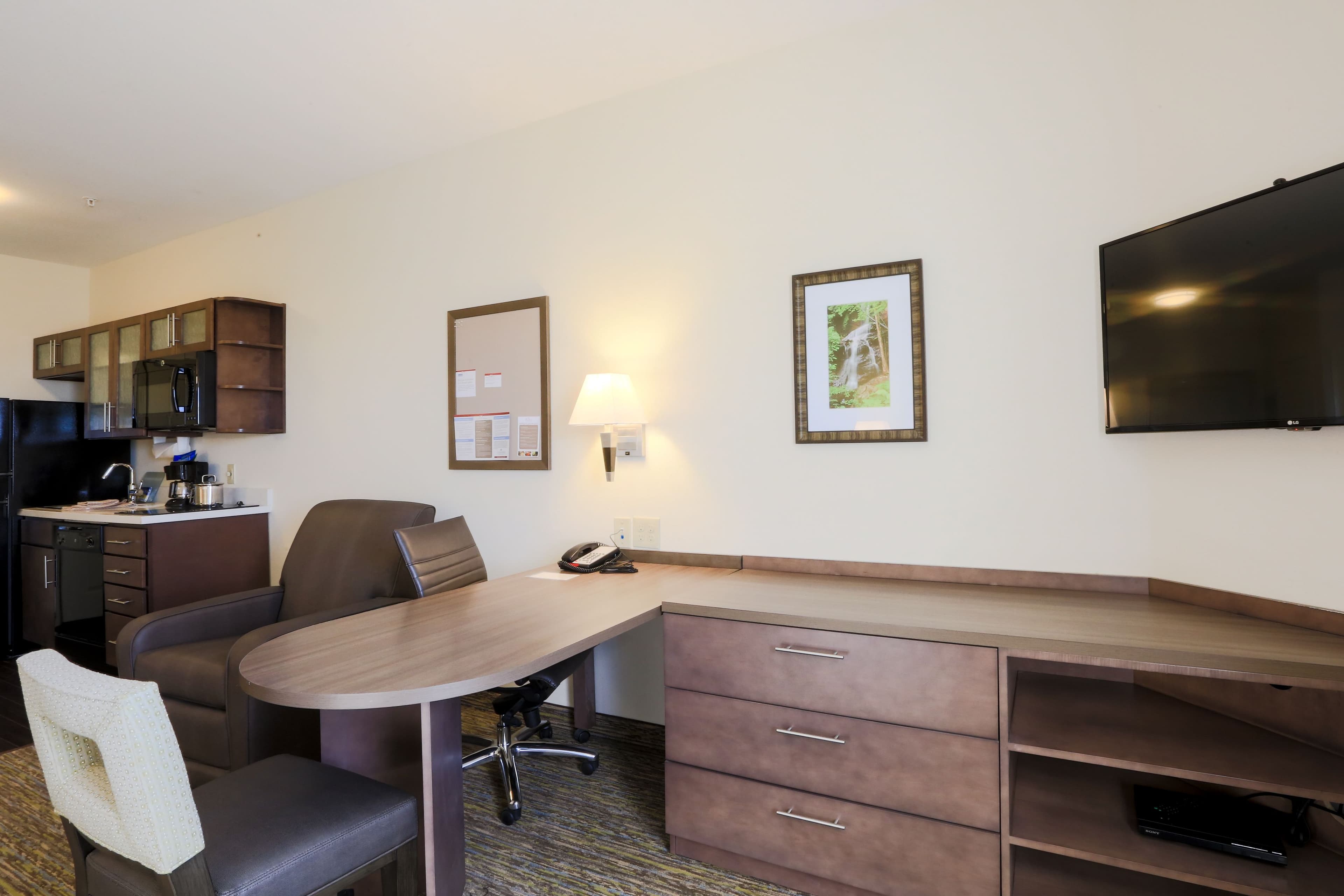 Candlewood Suites Auburn - Image 3