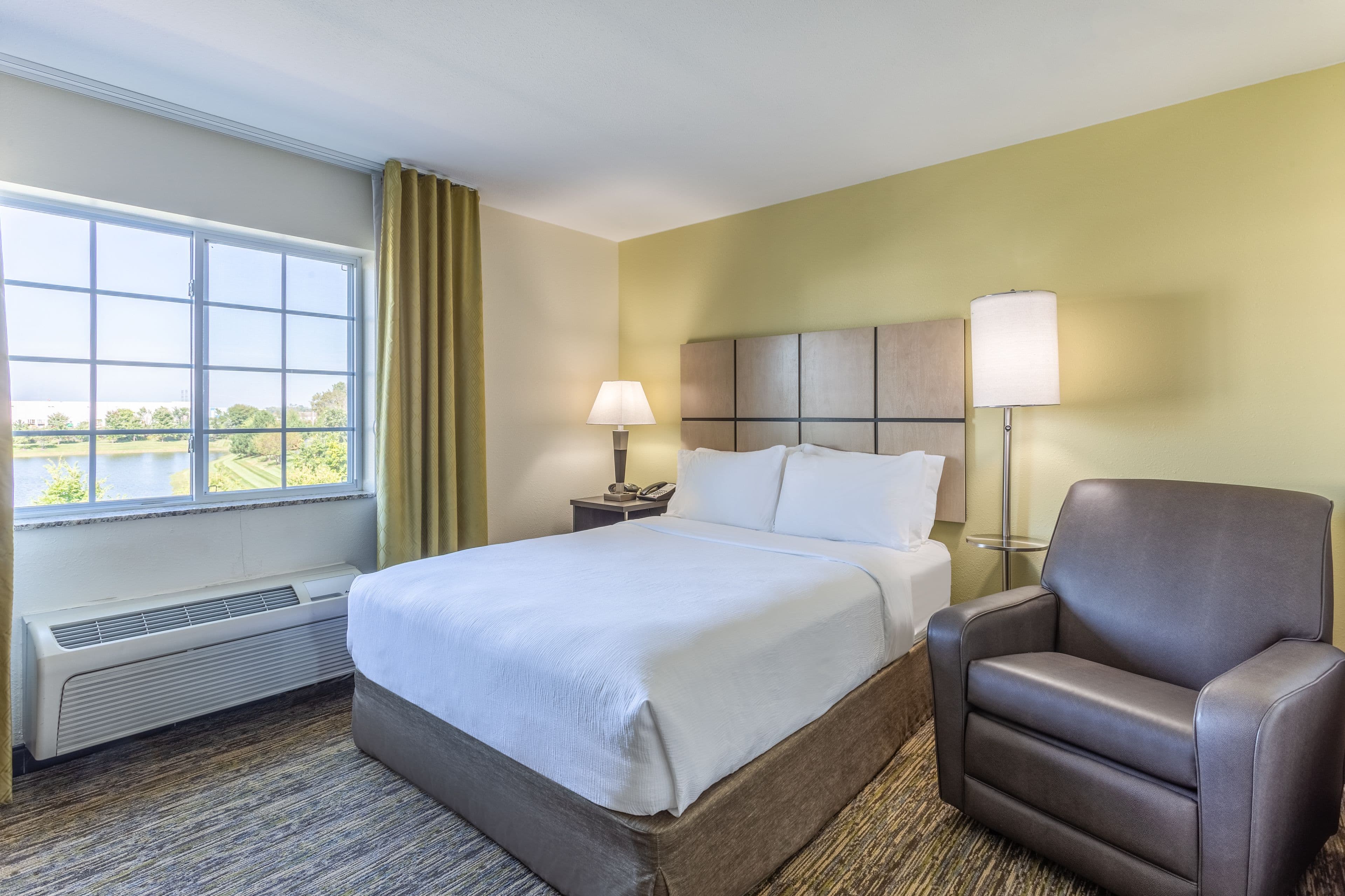 Candlewood Suites Aurora-Naperville — 16