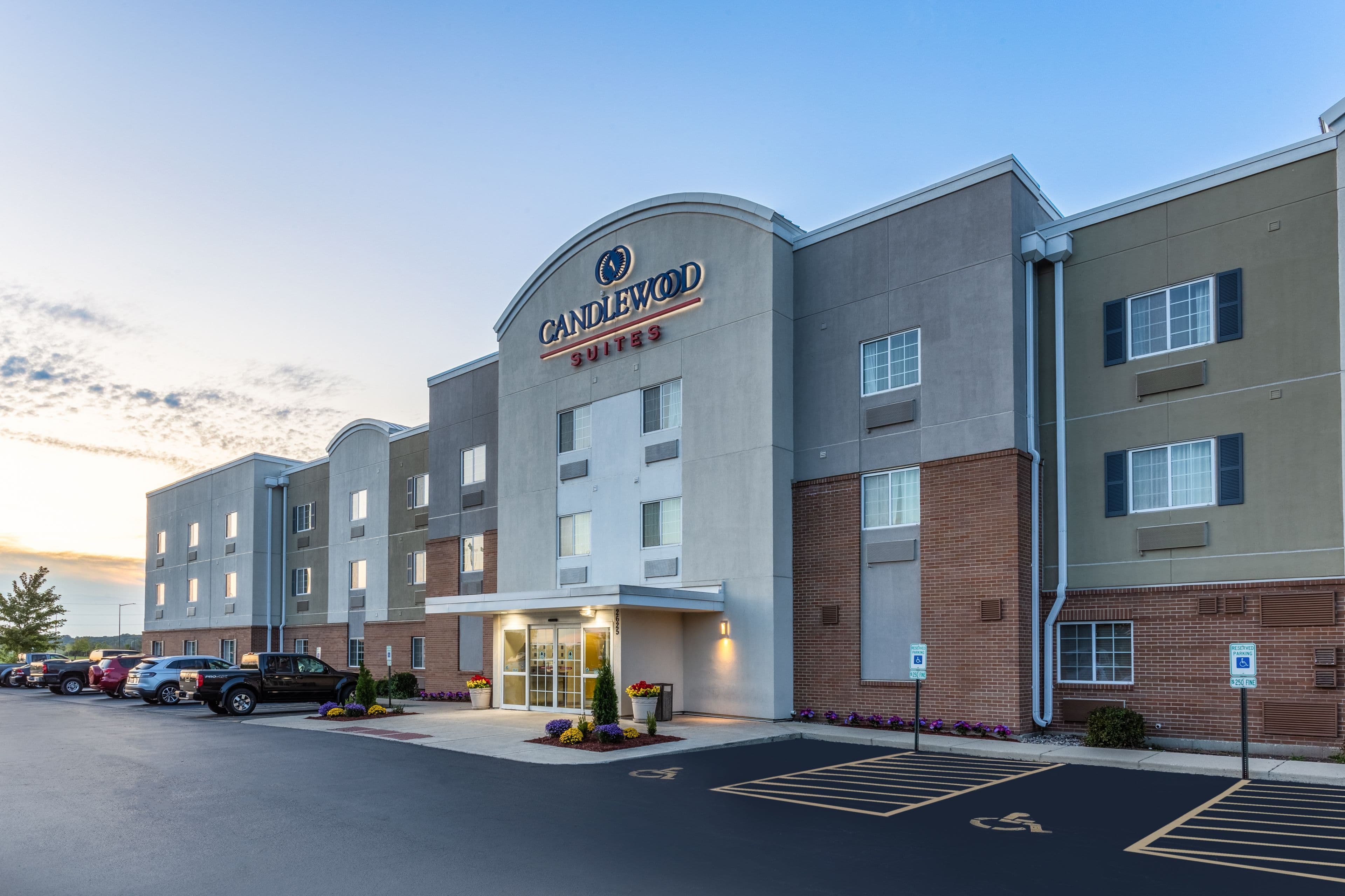 Candlewood Suites Aurora-Naperville - Image 1