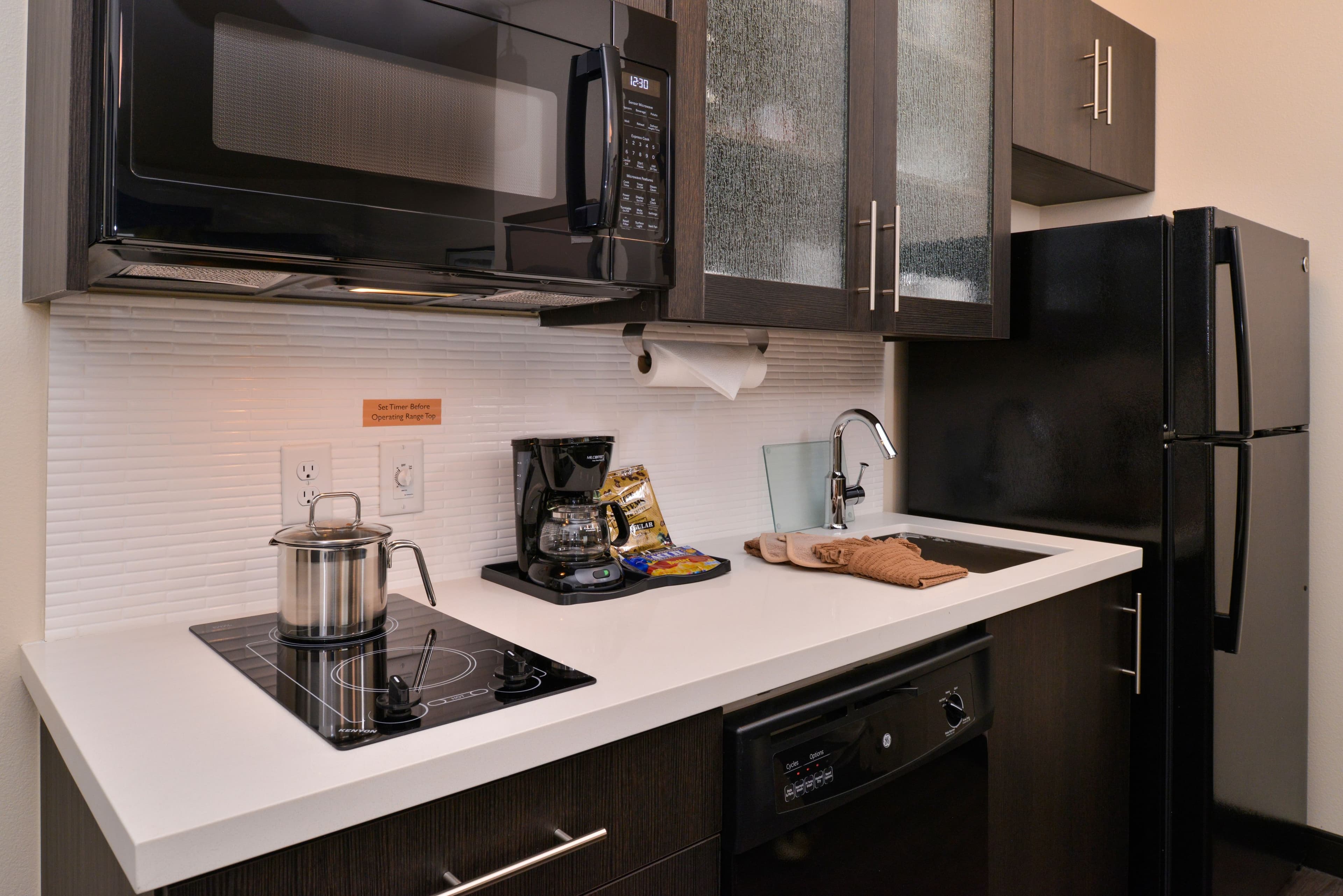 Candlewood Suites Austin Airport — 8
