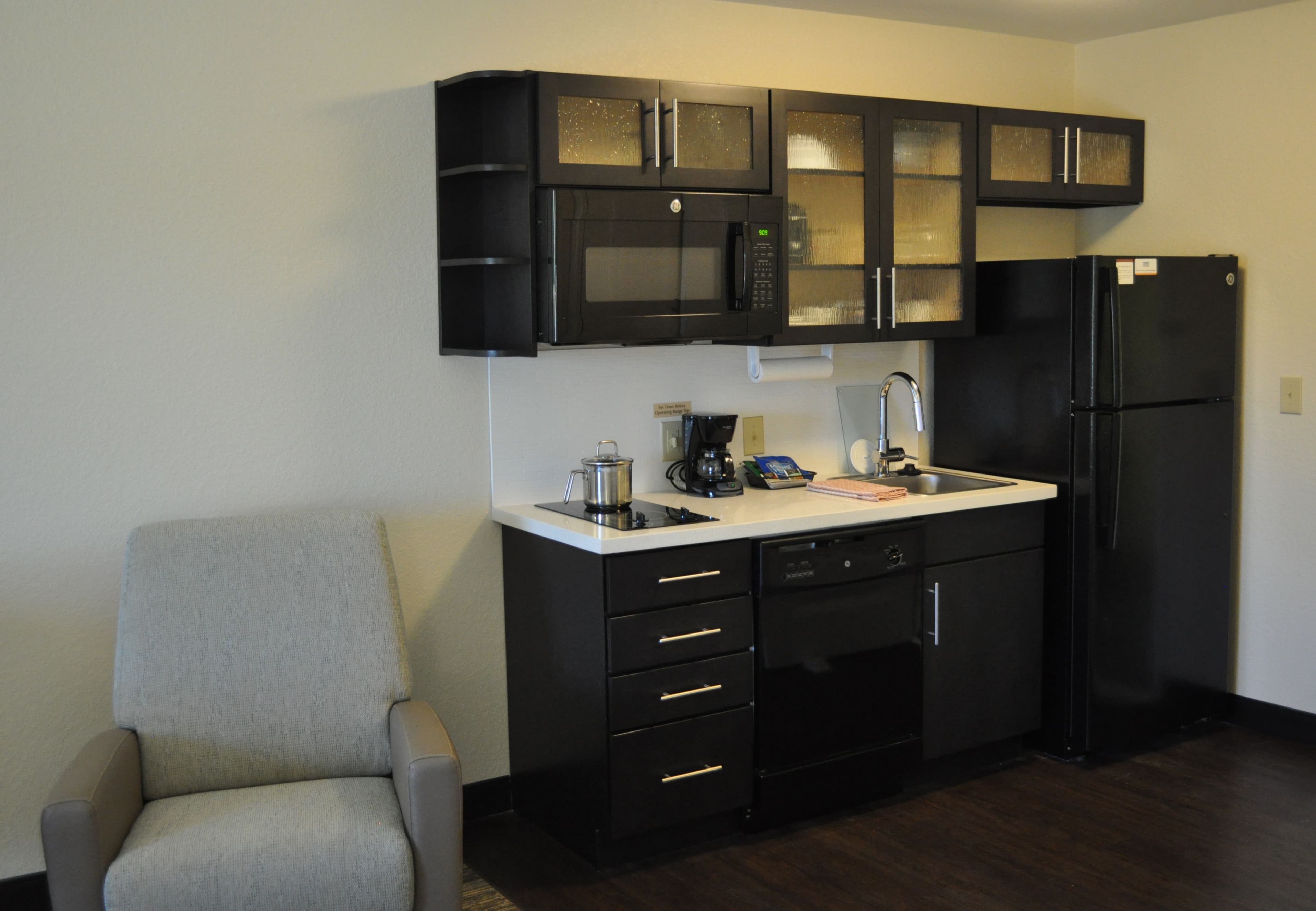 Candlewood Suites Bay City — 8