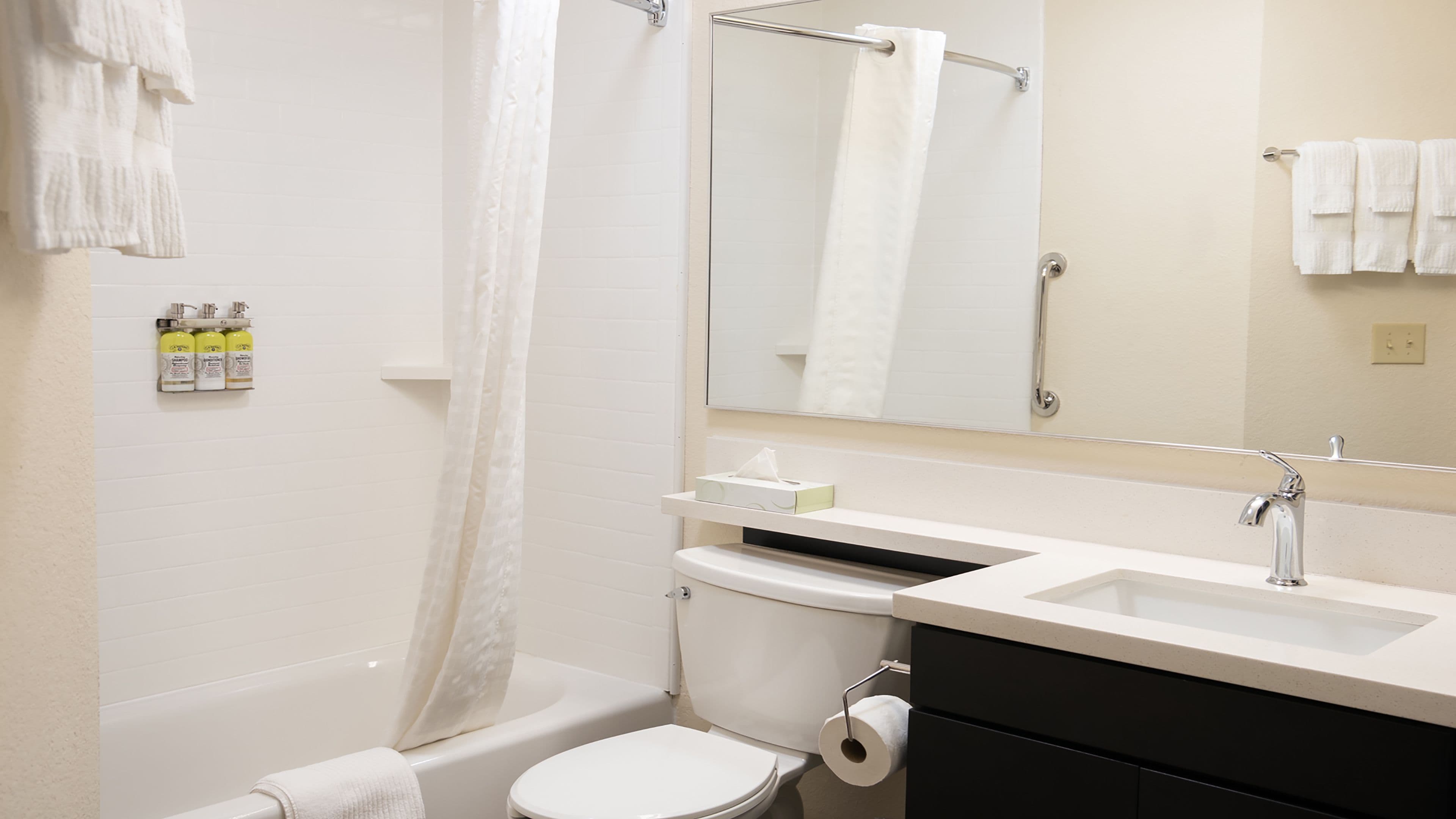 Candlewood Suites Bay City — 11