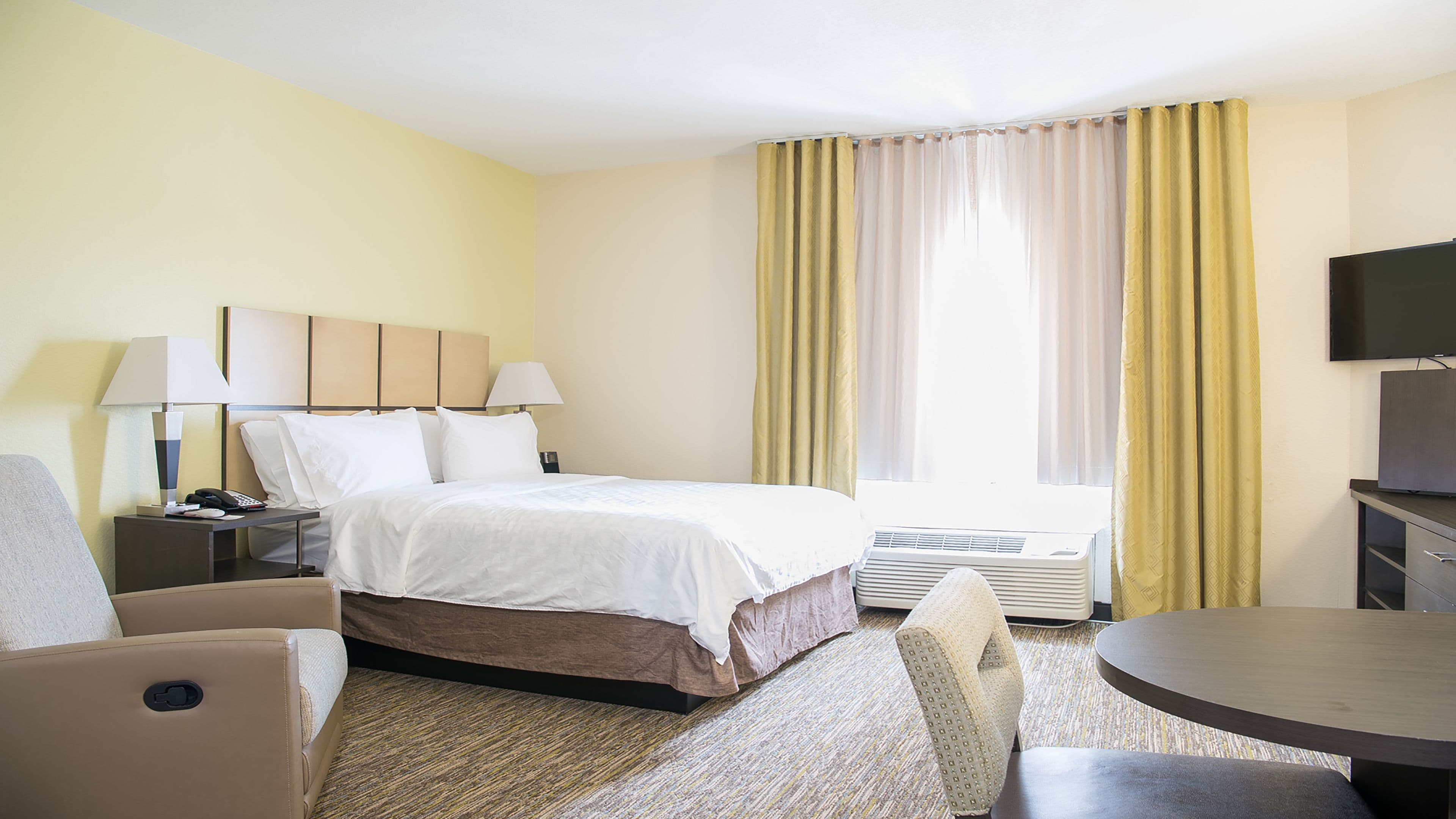 Candlewood Suites Bay City - Image 3
