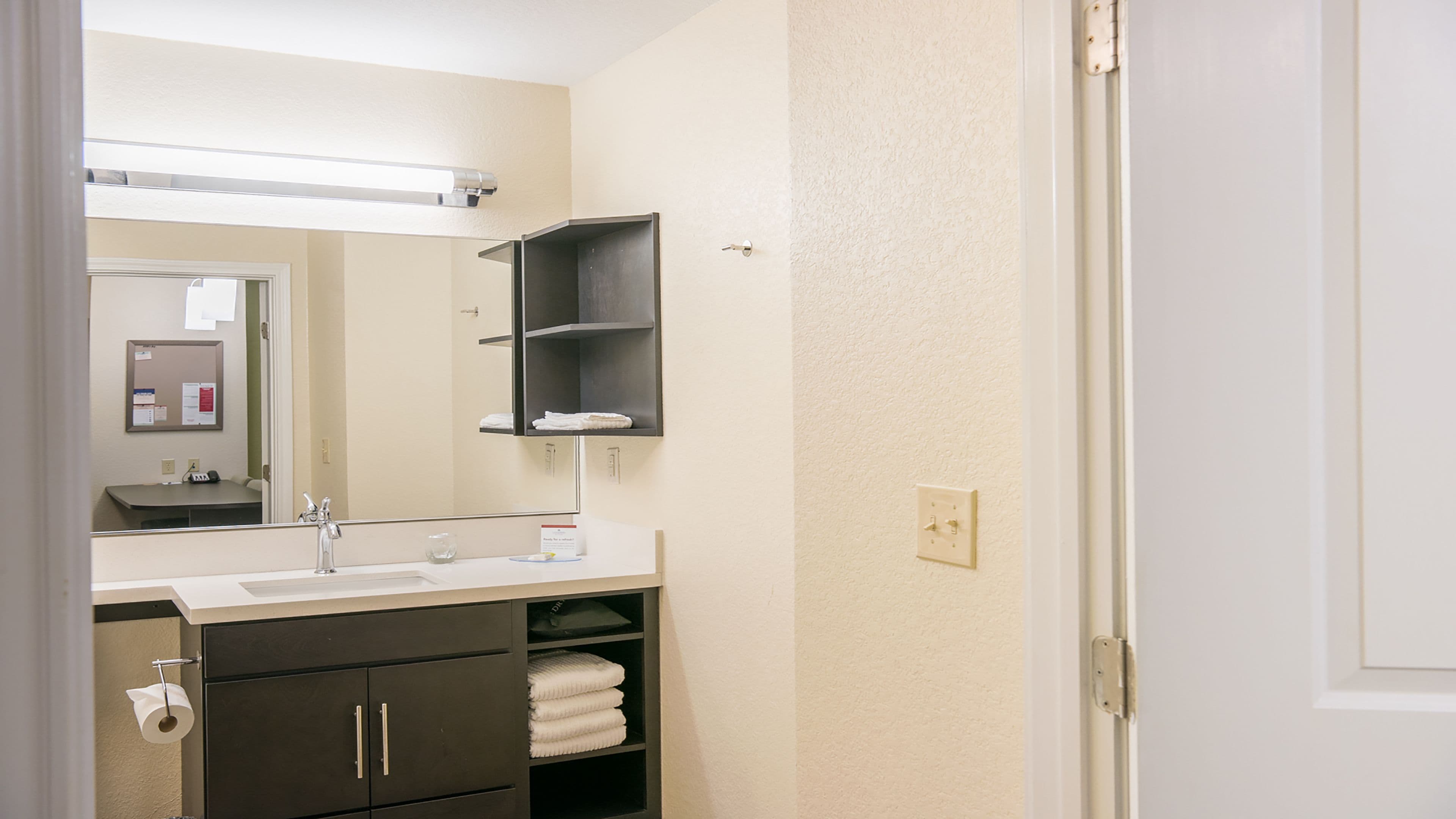 Candlewood Suites Bay City — 7