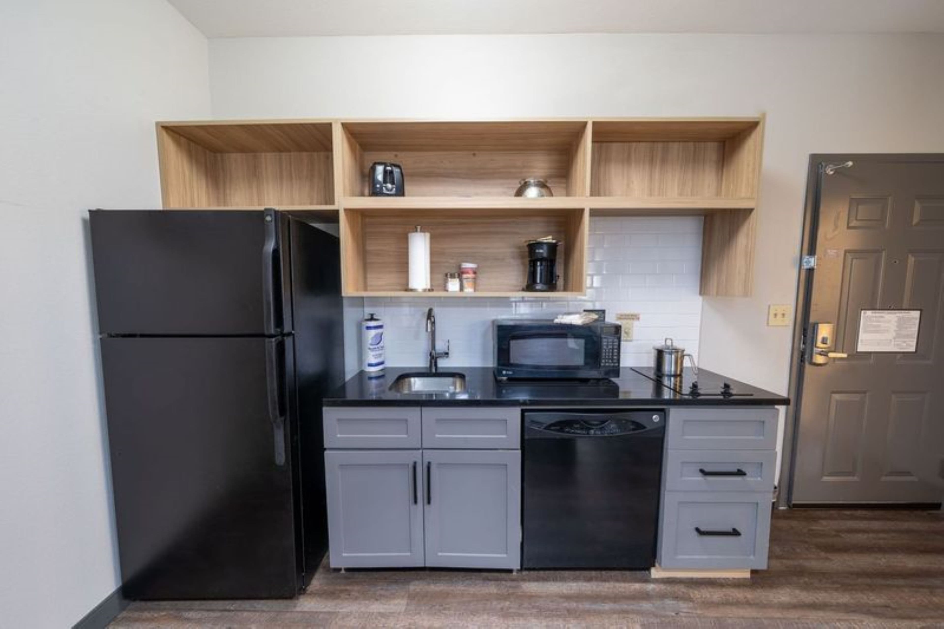 Candlewood Suites Baytown - Image 5