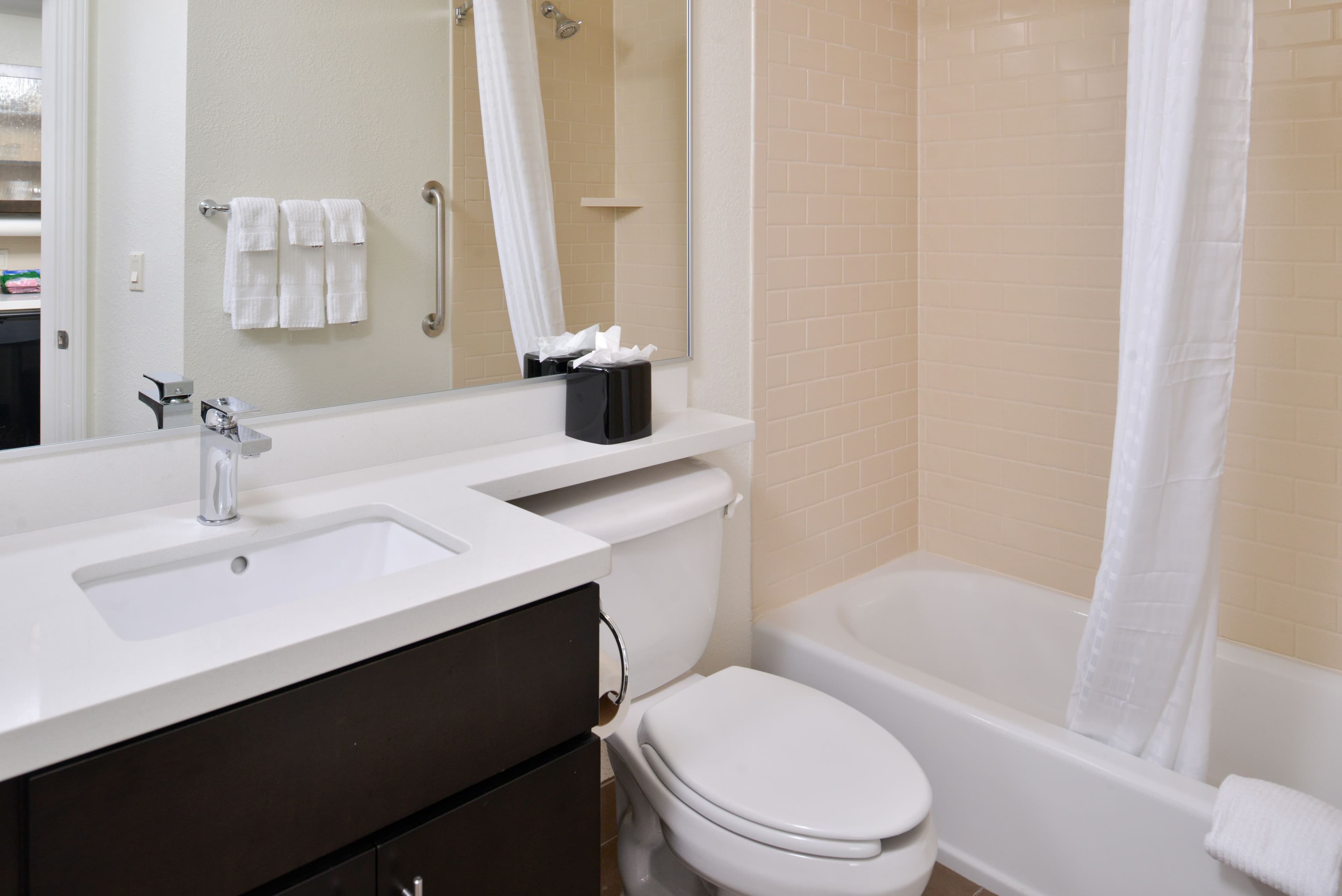 Candlewood Suites Beaumont - Image 2